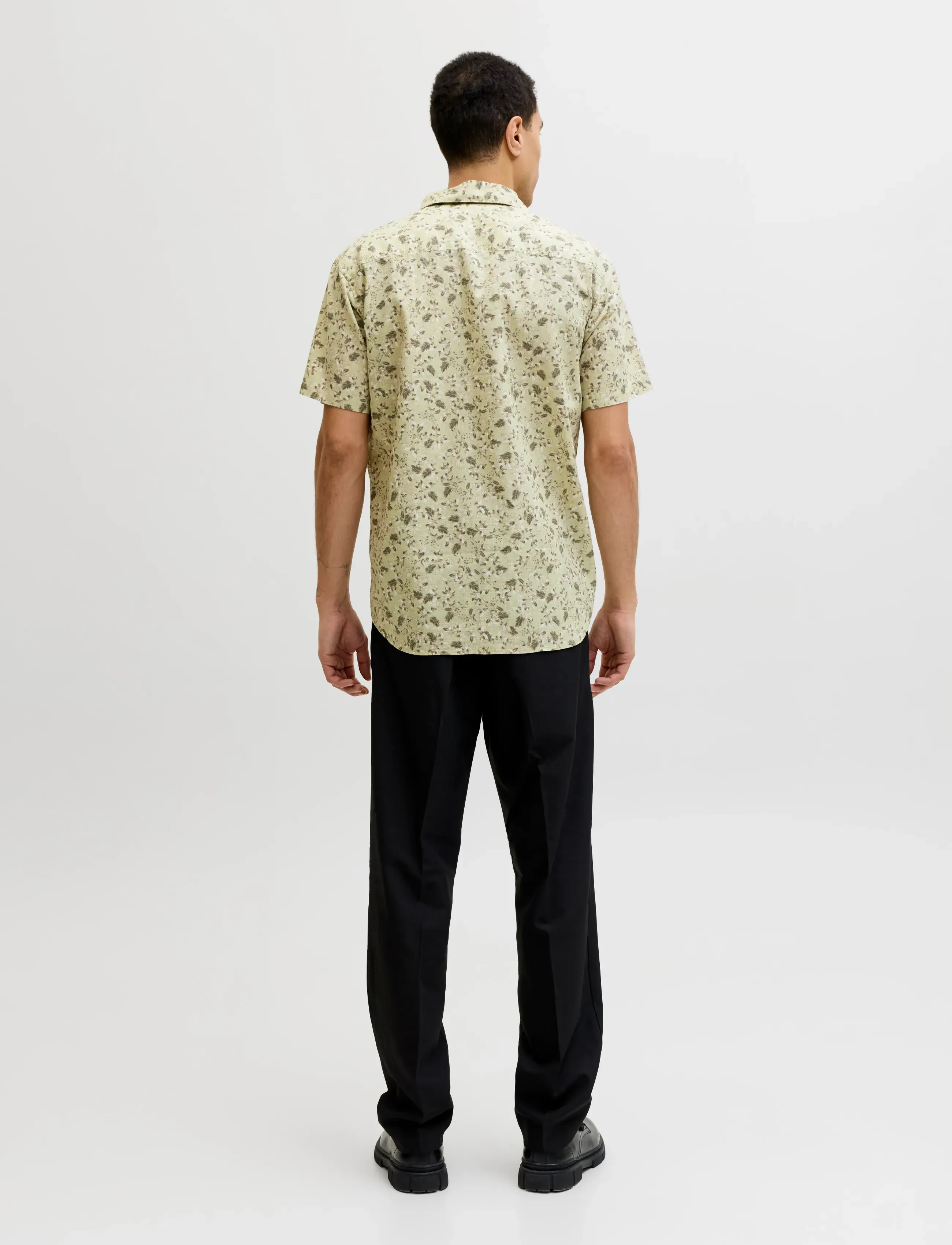 Jack & Jones - JPRBLASUMMER LINEN BL. PRINT SS SHIRT LN - mønstrede skjorter - alfalfa - 2
