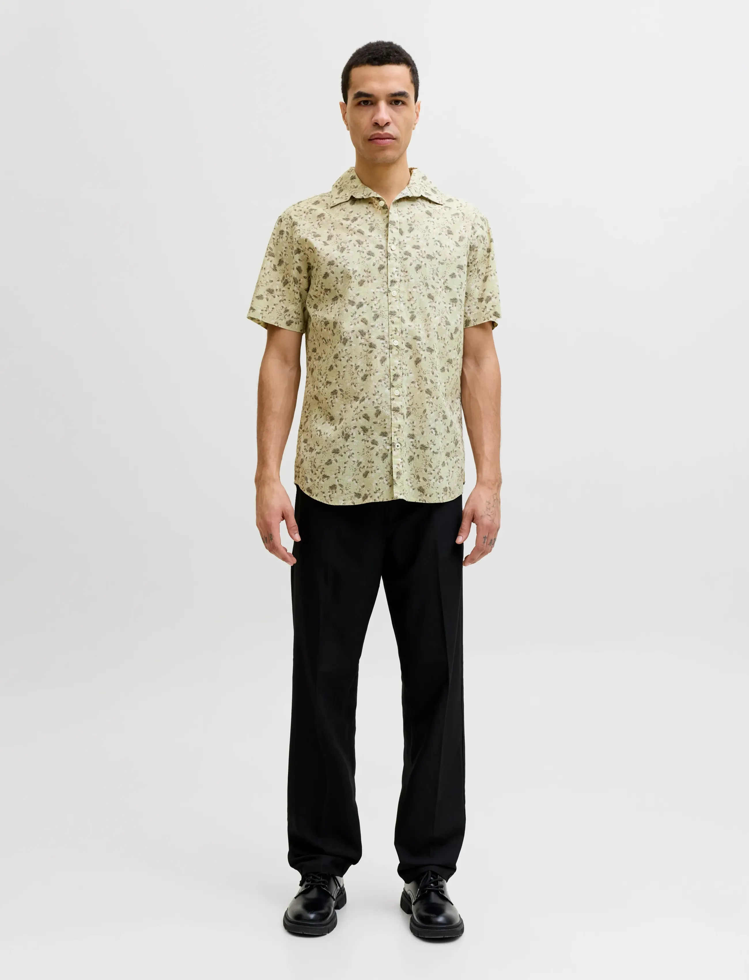 Jack & Jones - JPRBLASUMMER LINEN BL. PRINT SS SHIRT LN - mønstrede skjorter - alfalfa - 3