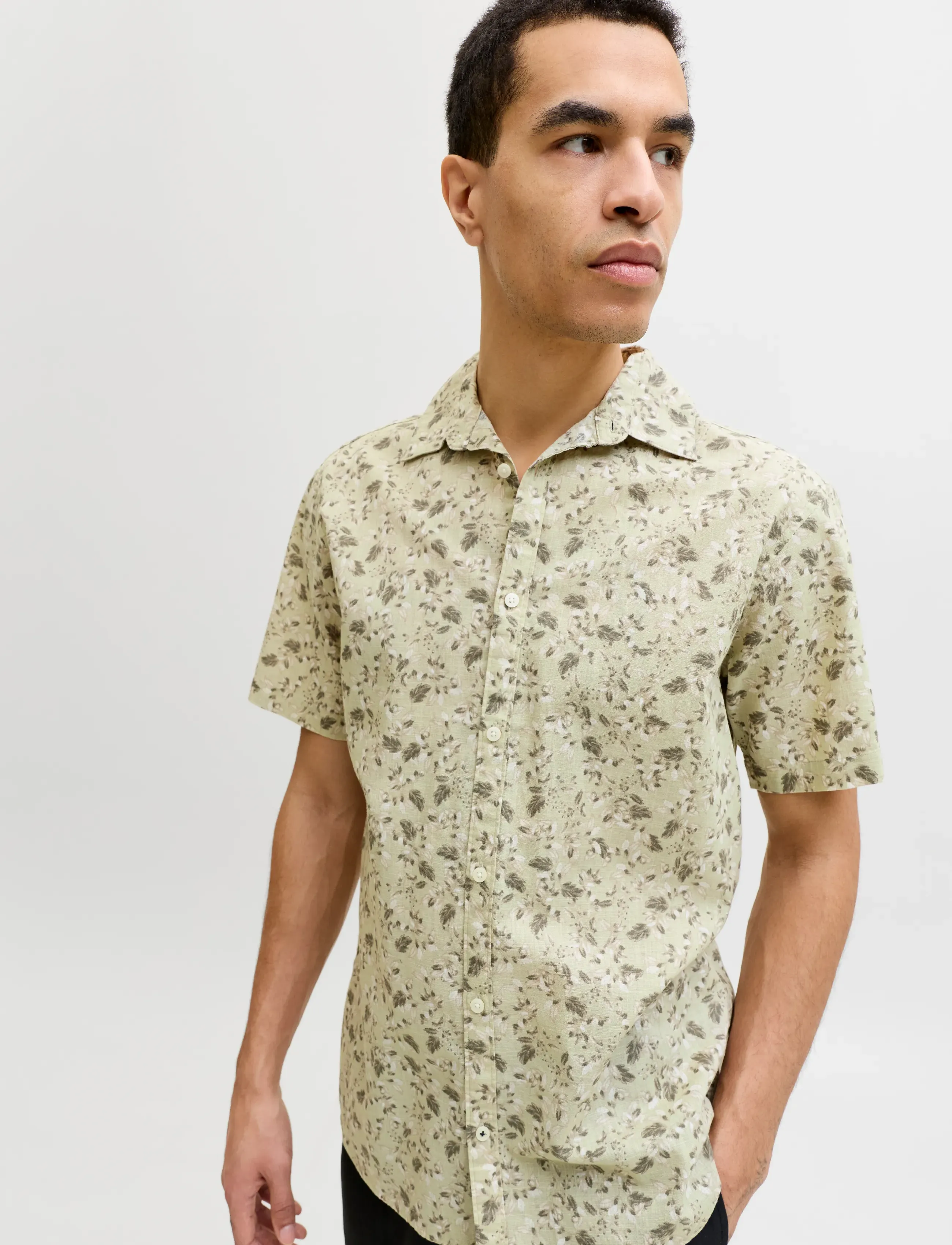 Jack & Jones - JPRBLASUMMER LINEN BL. PRINT SS SHIRT LN - mønstrede skjorter - alfalfa - 5