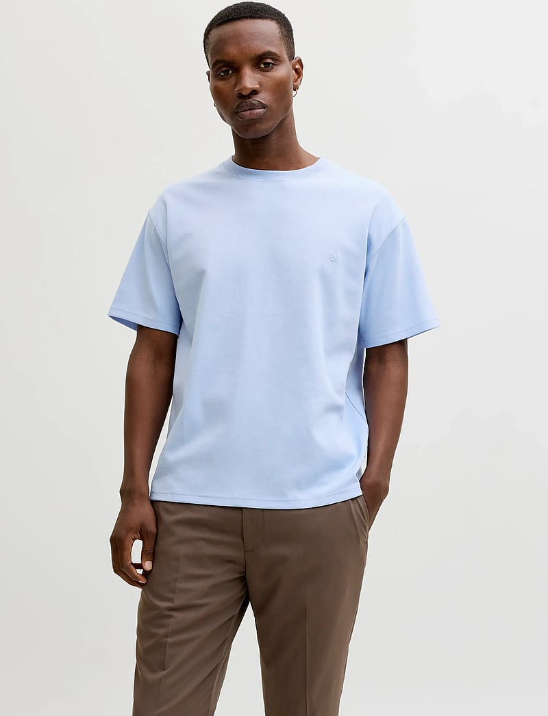 Jack & Jones - JPRBLAETHAN SS LOGO TEE SN - kurzärmelig - chambray blue - 0