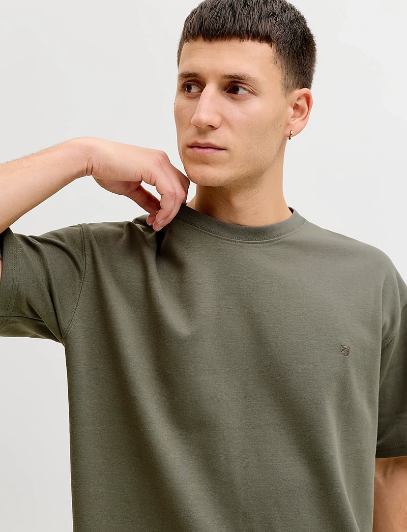 Jack & Jones - JPRBLAETHAN SS LOGO TEE SN - lühikeste varrukatega t-särgid - smokey olive - 5
