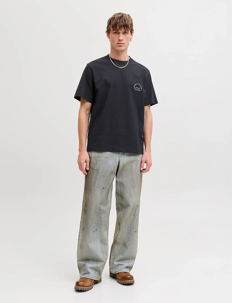 Jack & Jones - JORMONTAUK PHOTO BACK TEE SS CN - kortærmede t-shirts - black - 4