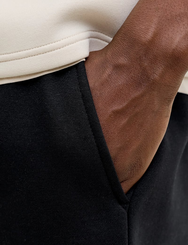 Jack & Jones - JPSTOWEN FALLS SWEAT SHORTS XXLNG LN - sweatshorts - black - 5