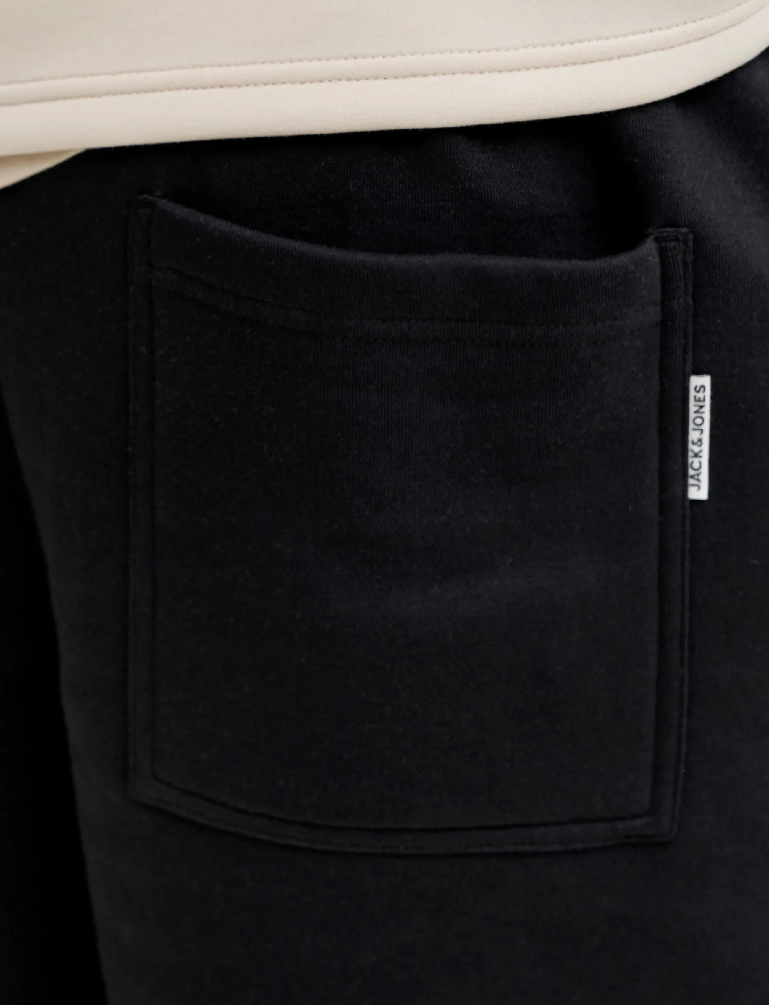 Jack & Jones JPSTOWEN FALLS SWEAT SHORTS XXLNG LN - Kläder - BLACK / black
