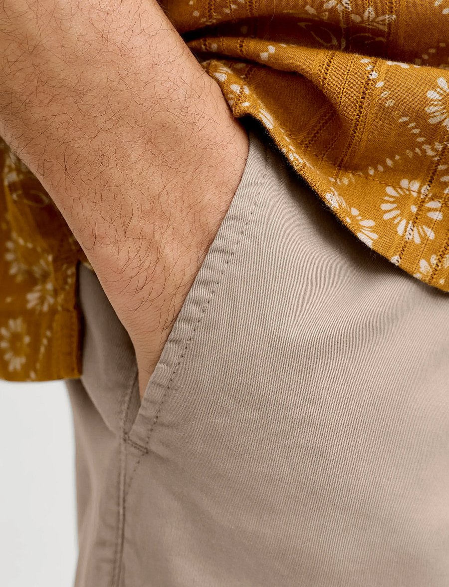 Jack & Jones - JPSTACE VANCE CHINO SHORTS REG SN - chinos shorts - lemon pepper - 5