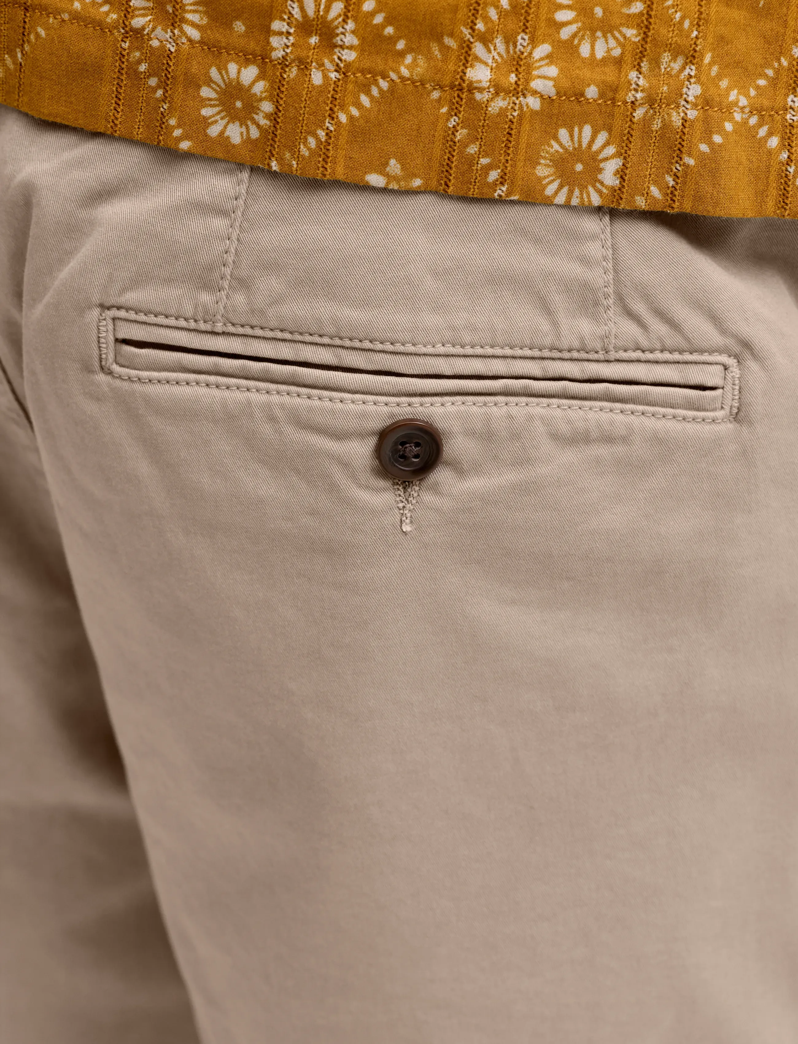 Jack & Jones JPSTACE VANCE CHINO SHORTS REG SN - Shorts - LEMON PEPPER / beige