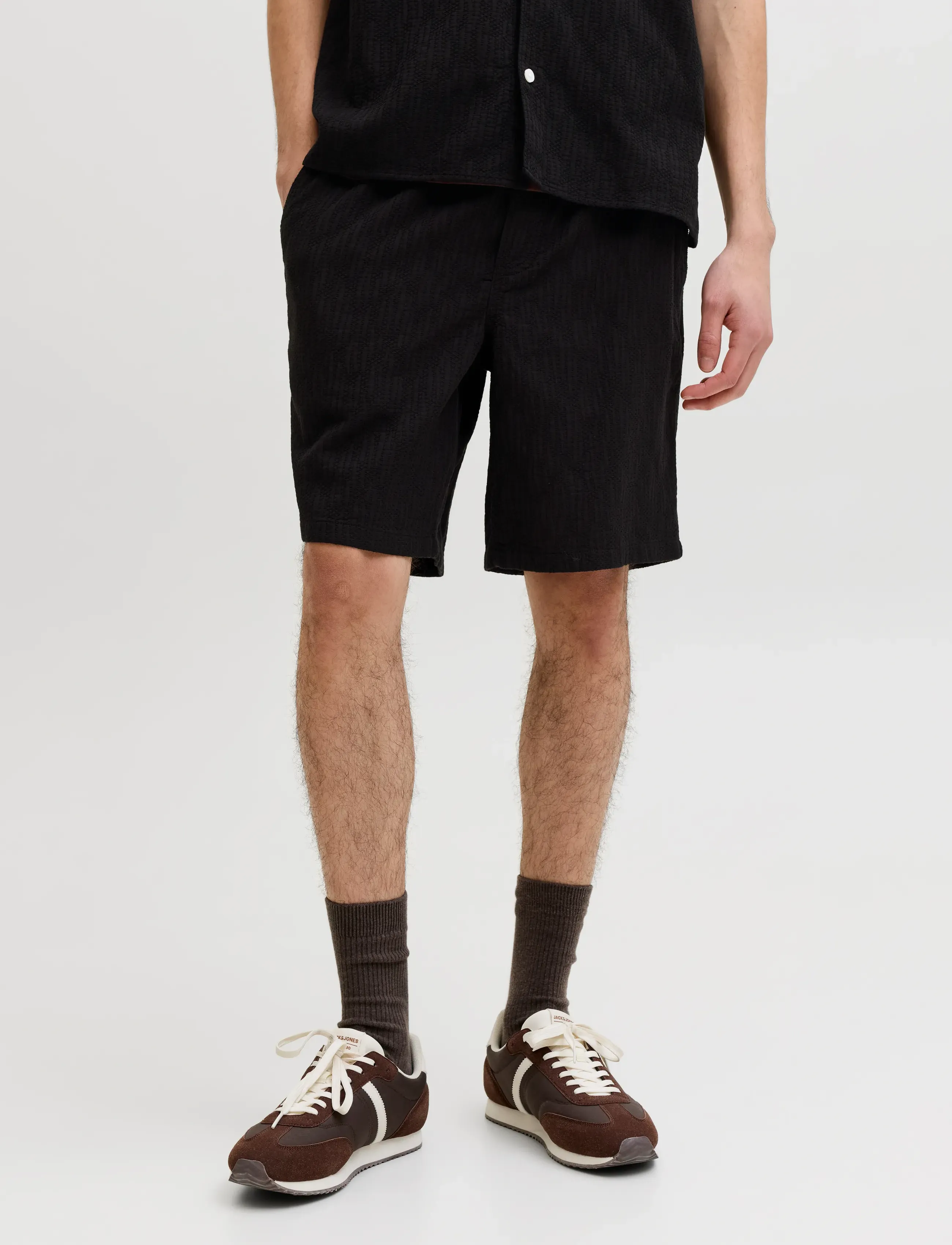 Jack & Jones JPSTJAIDEN WAVY JOGGER SHORTS REG SN - Looks for less - BLACK / black
