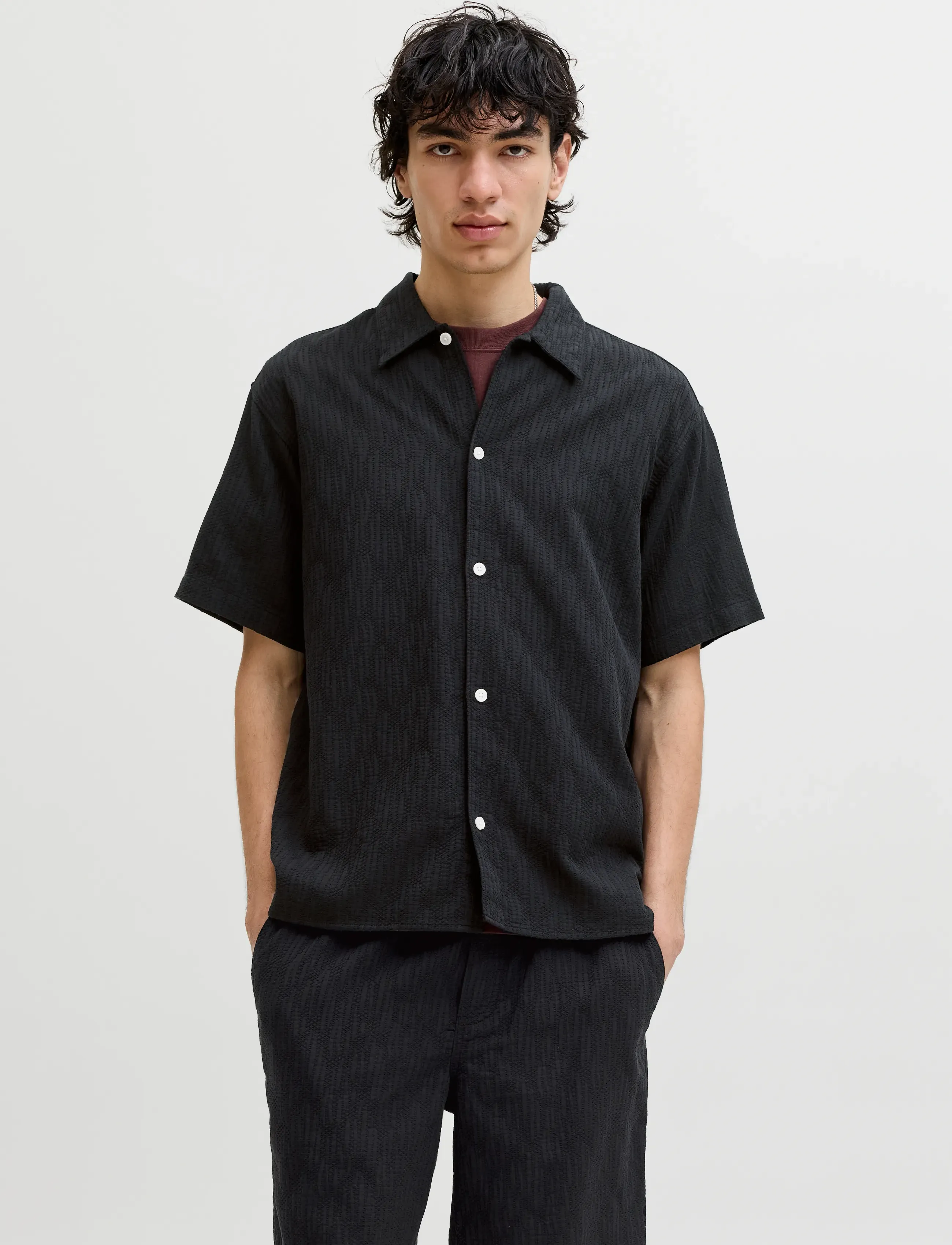 Jack & Jones JORMONTAUK WAVY TEXTURE SHIRT SS SN - Skjorter - BLACK / black
