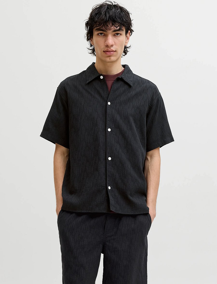 Jack & Jones - JORMONTAUK WAVY TEXTURE SHIRT SS SN - lyhythihaiset kauluspaidat - black - 0