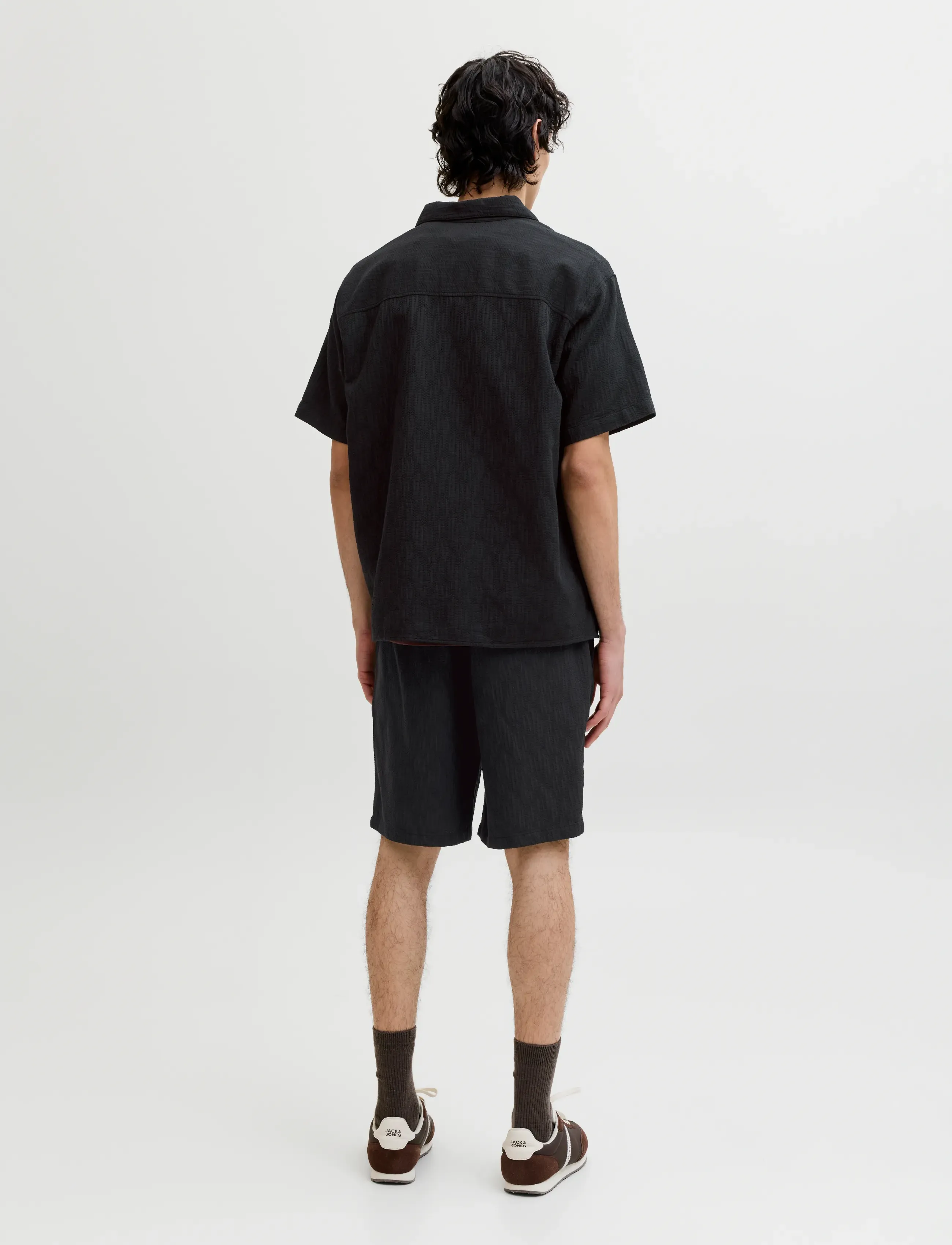 Jack & Jones - JORMONTAUK WAVY TEXTURE SHIRT SS SN - short-sleeved shirts - black - 2