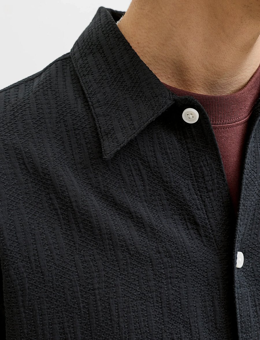 Jack & Jones - JORMONTAUK WAVY TEXTURE SHIRT SS SN - lyhythihaiset kauluspaidat - black - 5