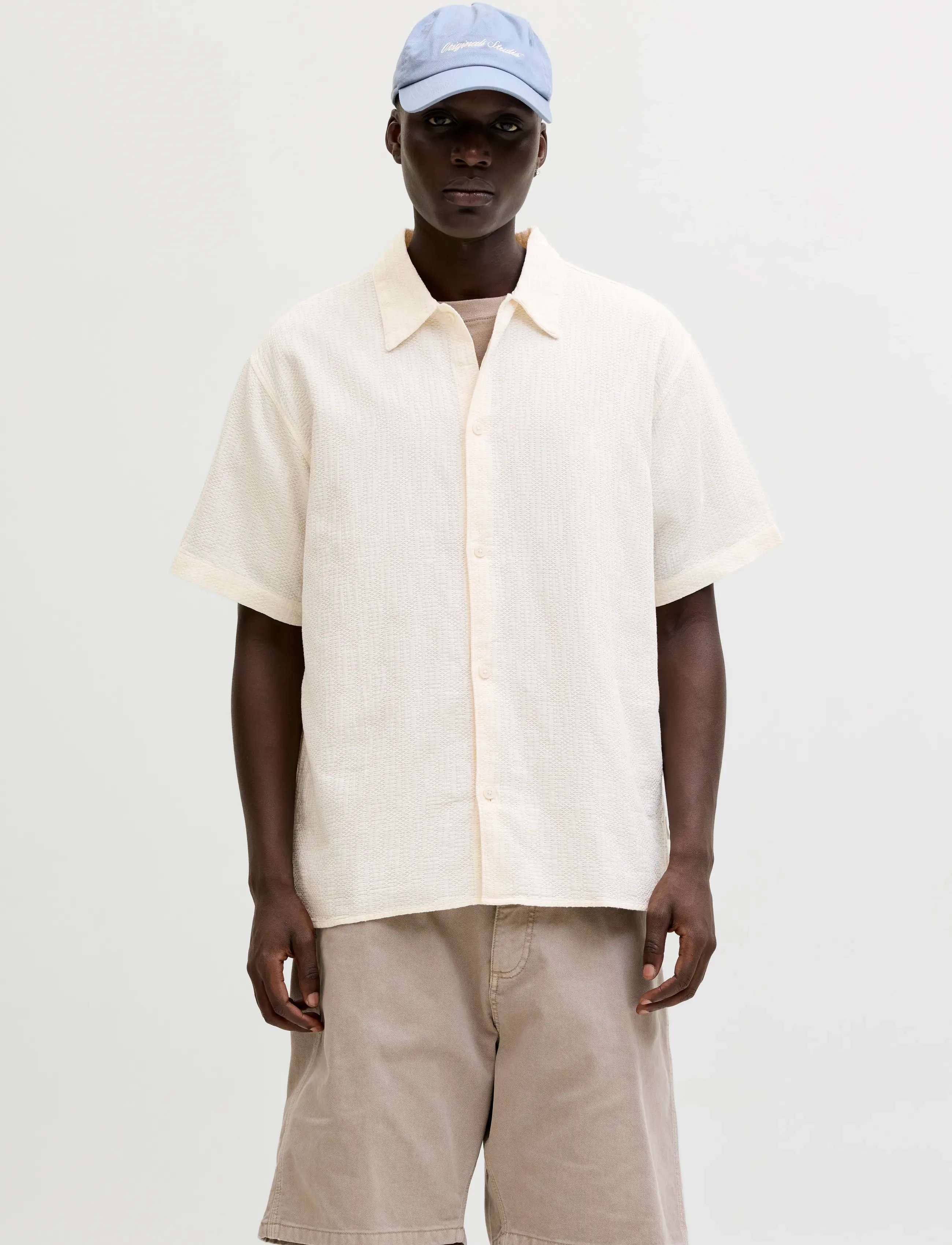 Jack & Jones JORMONTAUK WAVY TEXTURE SHIRT SS SN - Casual skjorter - CLOUD DANCER / cream