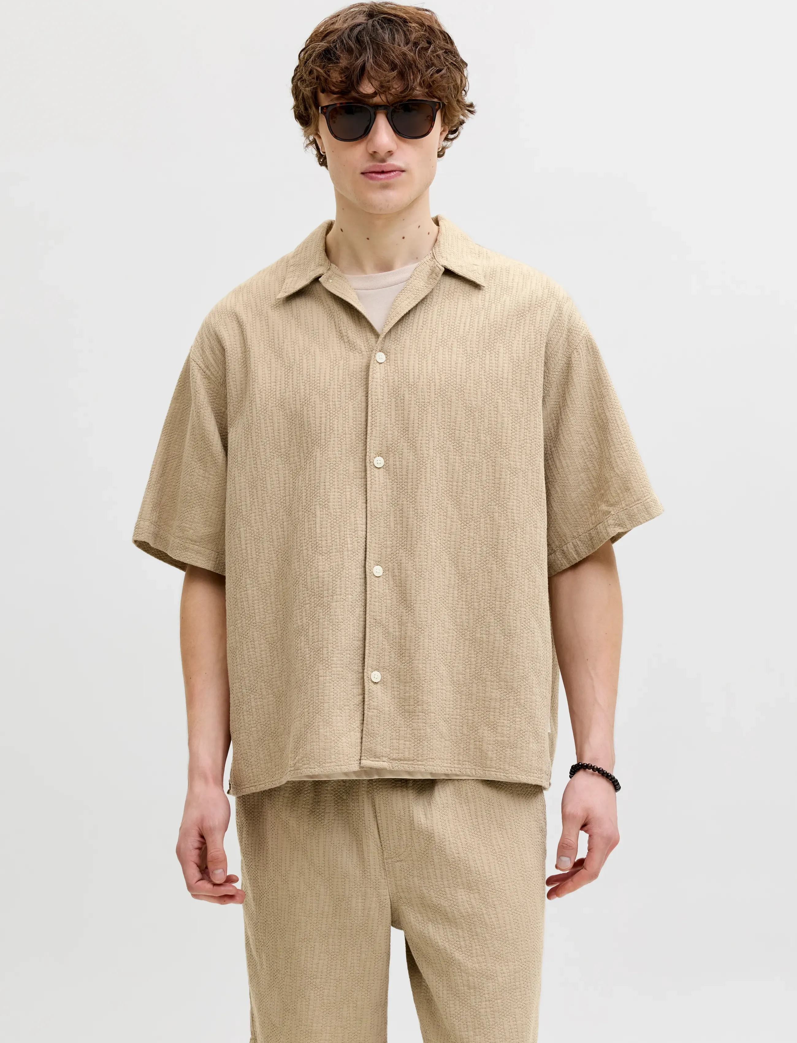 Jack & Jones JORMONTAUK WAVY TEXTURE SHIRT SS SN - Casual skjorter - CROCKERY / beige