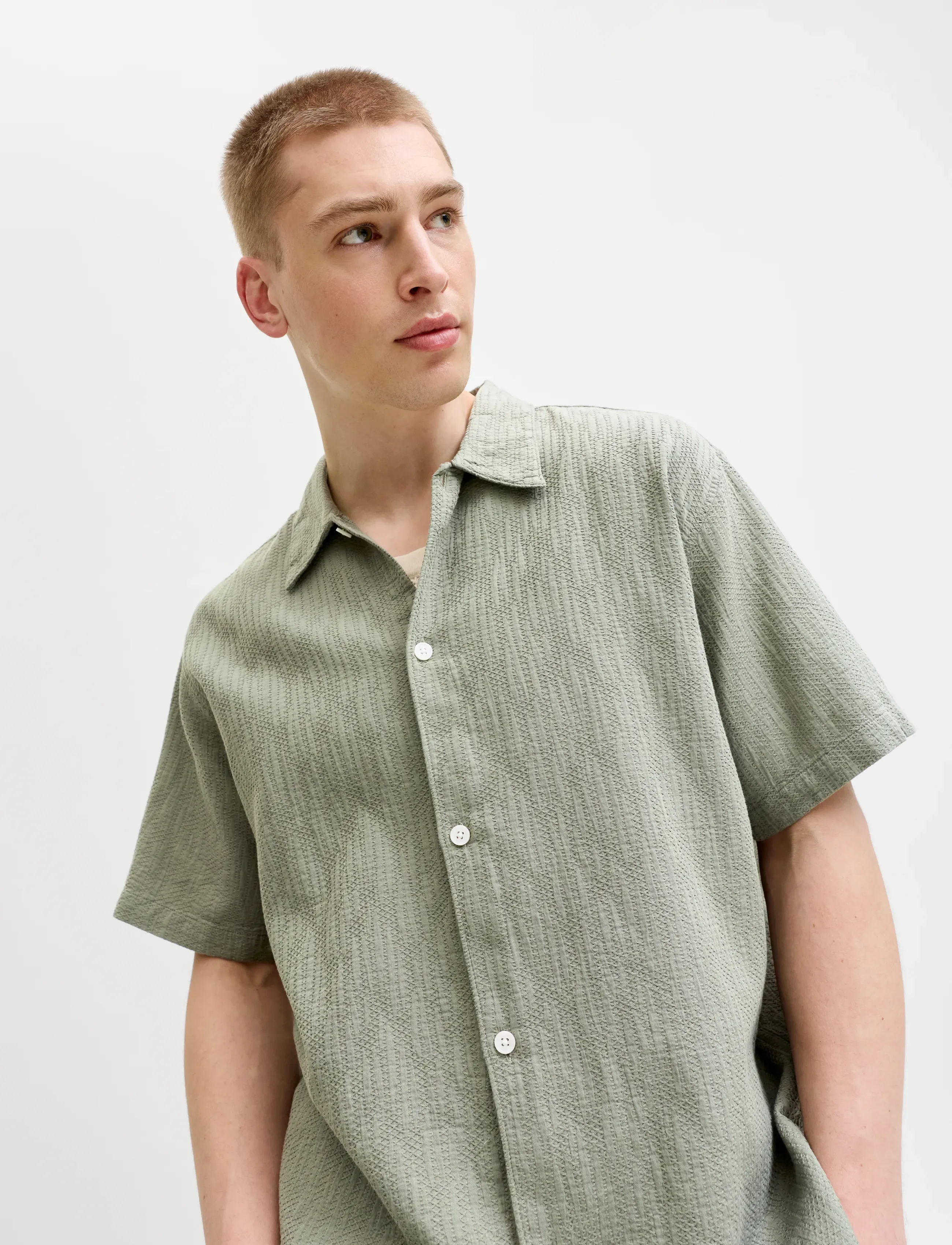 Jack & Jones - JORMONTAUK WAVY TEXTURE SHIRT SS SN - kurzarmhemden - vetiver - 4