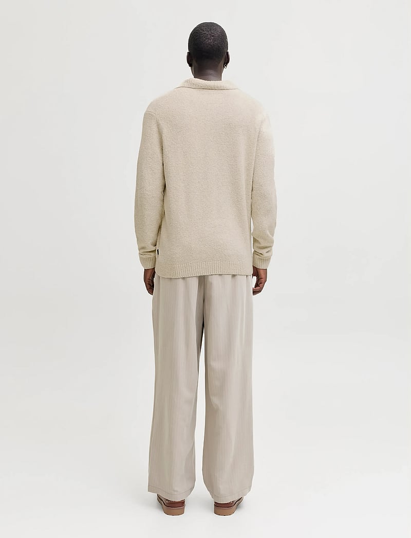 Jack & Jones - JPRBLAMAVERICK KNIT SPLIT NECK STYD AW25 - pikkade varrukatega kootud polosärgid - silver lining - 2