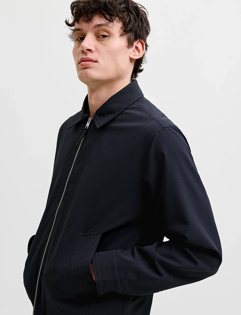 Jack & Jones - JPRBLALORENZO SEERSUCKER BLOUSON JKT - vårjackor - night sky - 5