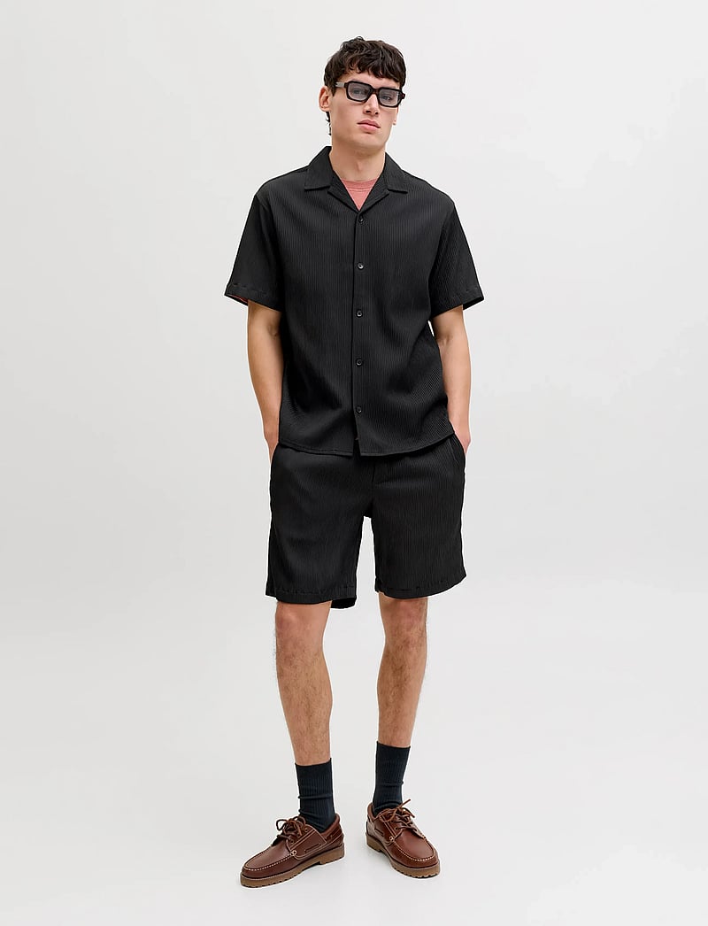 Jack & Jones - JJEHARRISON RESORT SHIRT SS SN SET MP - casual shorts - black - 4