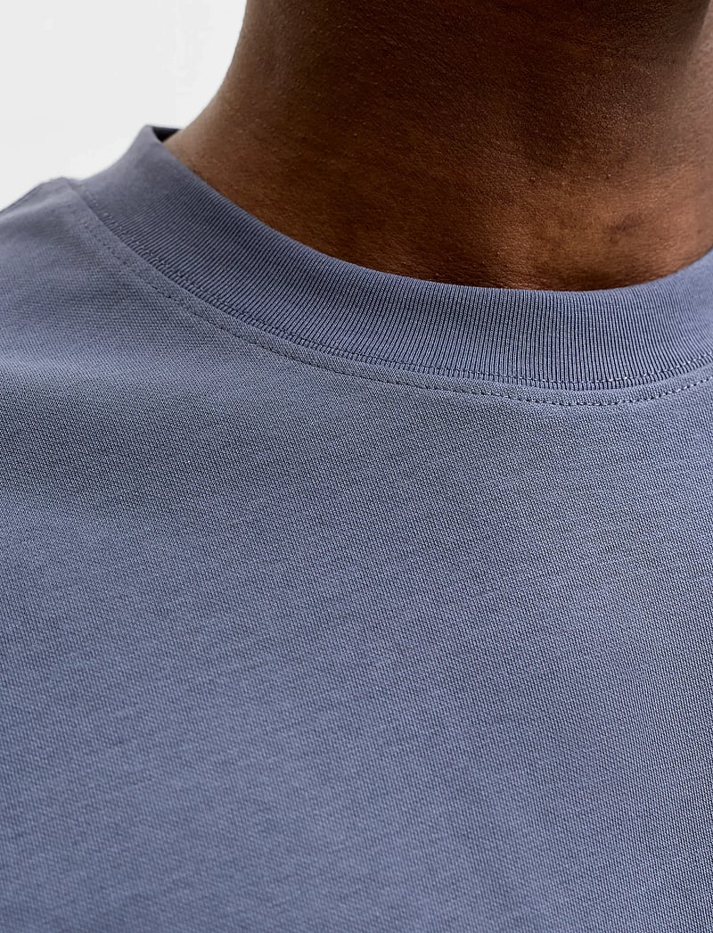 Jack & Jones - JJEBARRON TEE SS O-NECK NOOS - kortærmede t-shirts - turbulence - 4