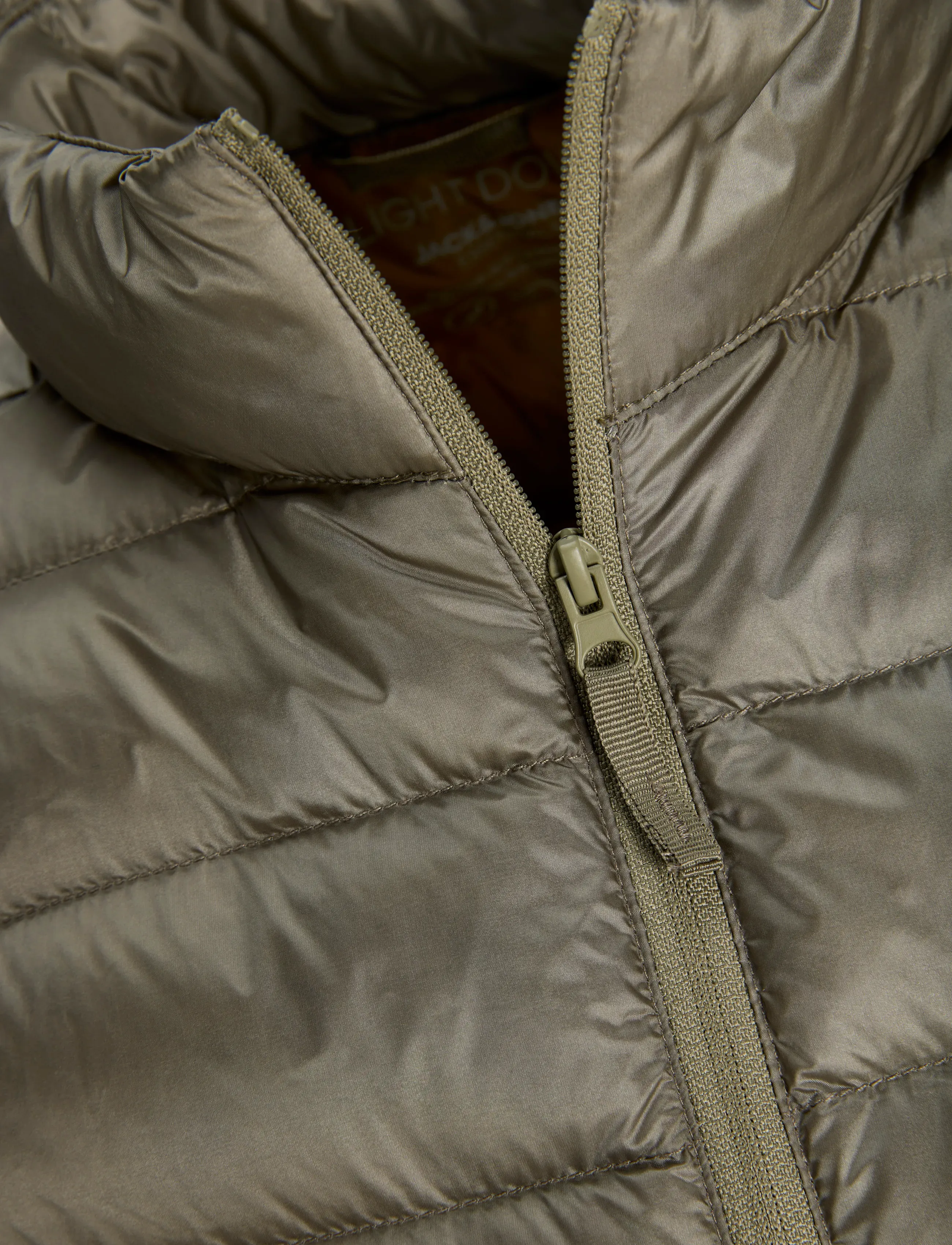 Jack & Jones - JJEBERG LIGHT DOWN BODYWARMER NOOS - västar - vetiver - 2