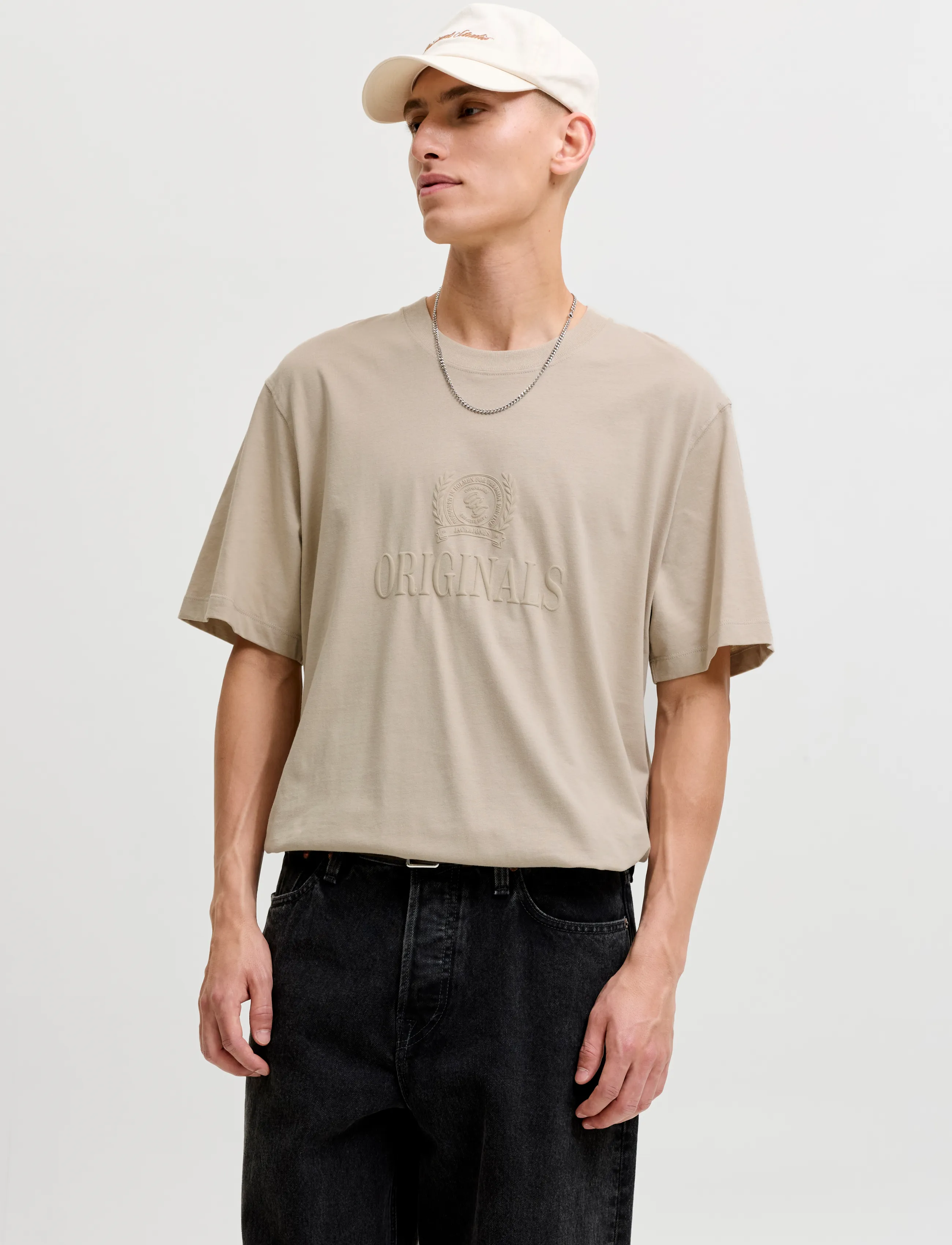 Jack & Jones JORFREDERIKSBERG MONOGRAM TEE SS CN SN - Clothing - FEATHER GRAY / grey