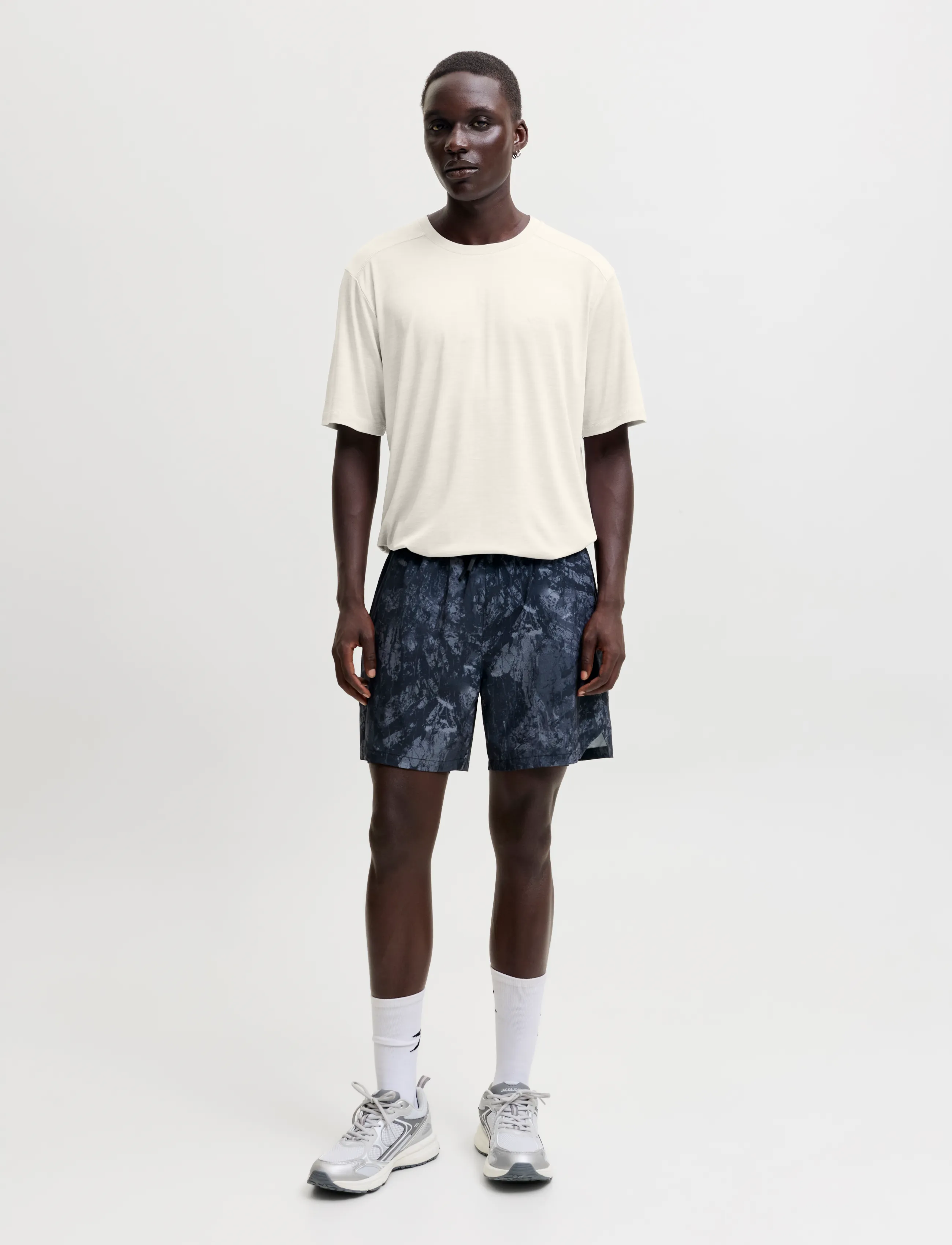 Jack & Jones - JORFREDERIKSBERG BACK TEE SS CN LN - kortärmade t-shirts - antique white - 4