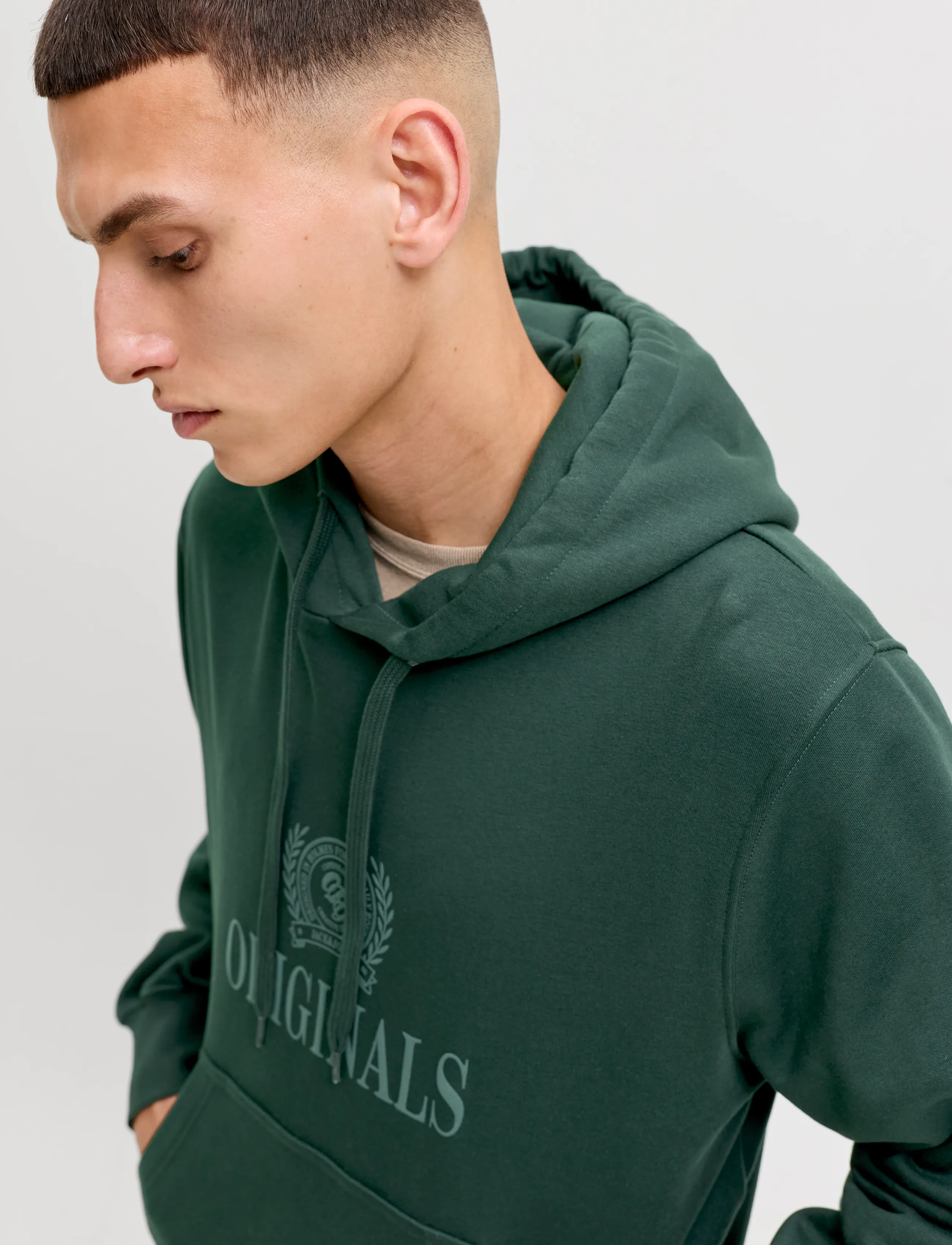 JACK & JONES Jorfrederiksberg Monogram Sweat Hood Sn hoodies herr – bild 5
