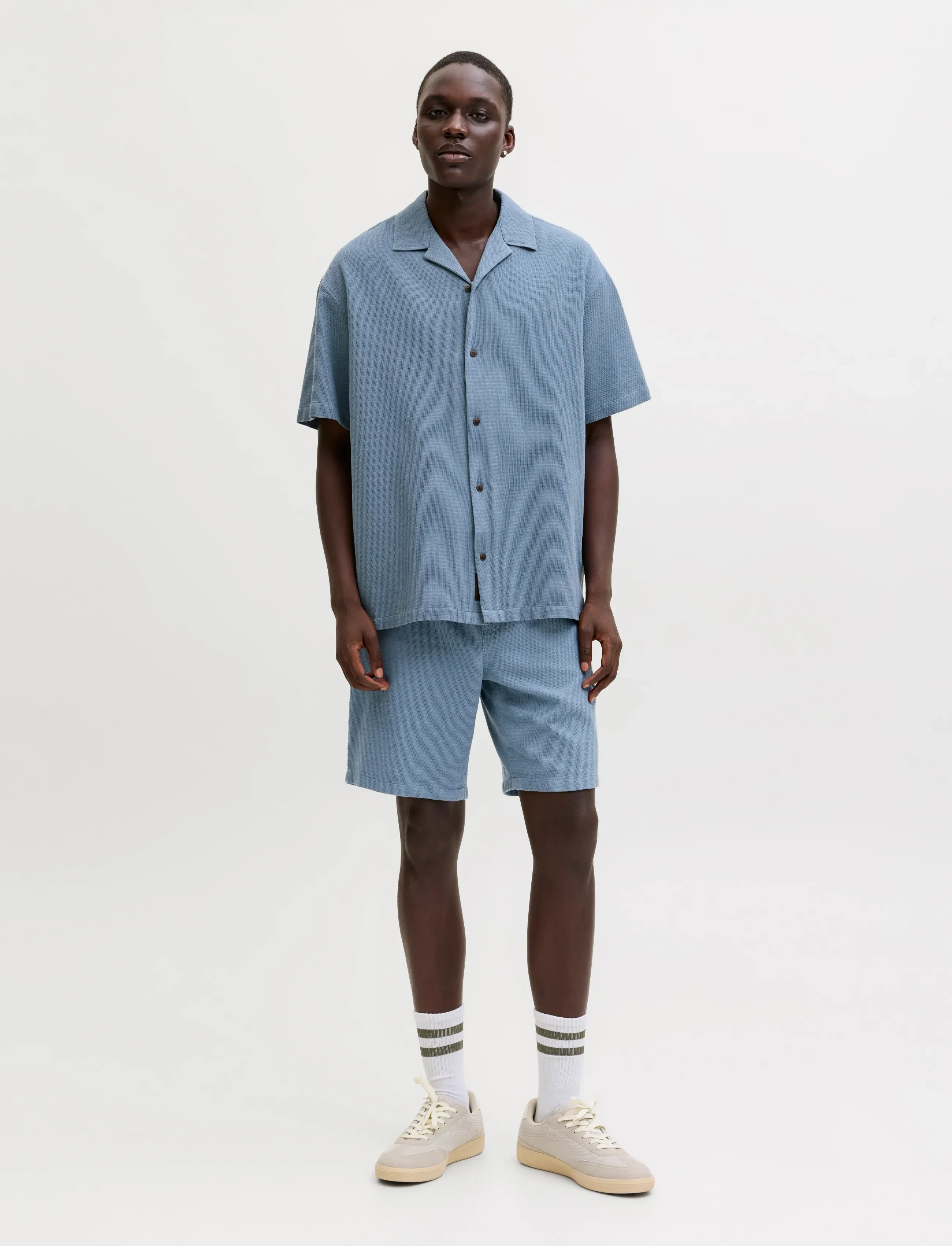 Jack & Jones - JJGLOBAL WAFFLE RESORT SHIRT SS SET MP - casual shorts - blue mirage - 4