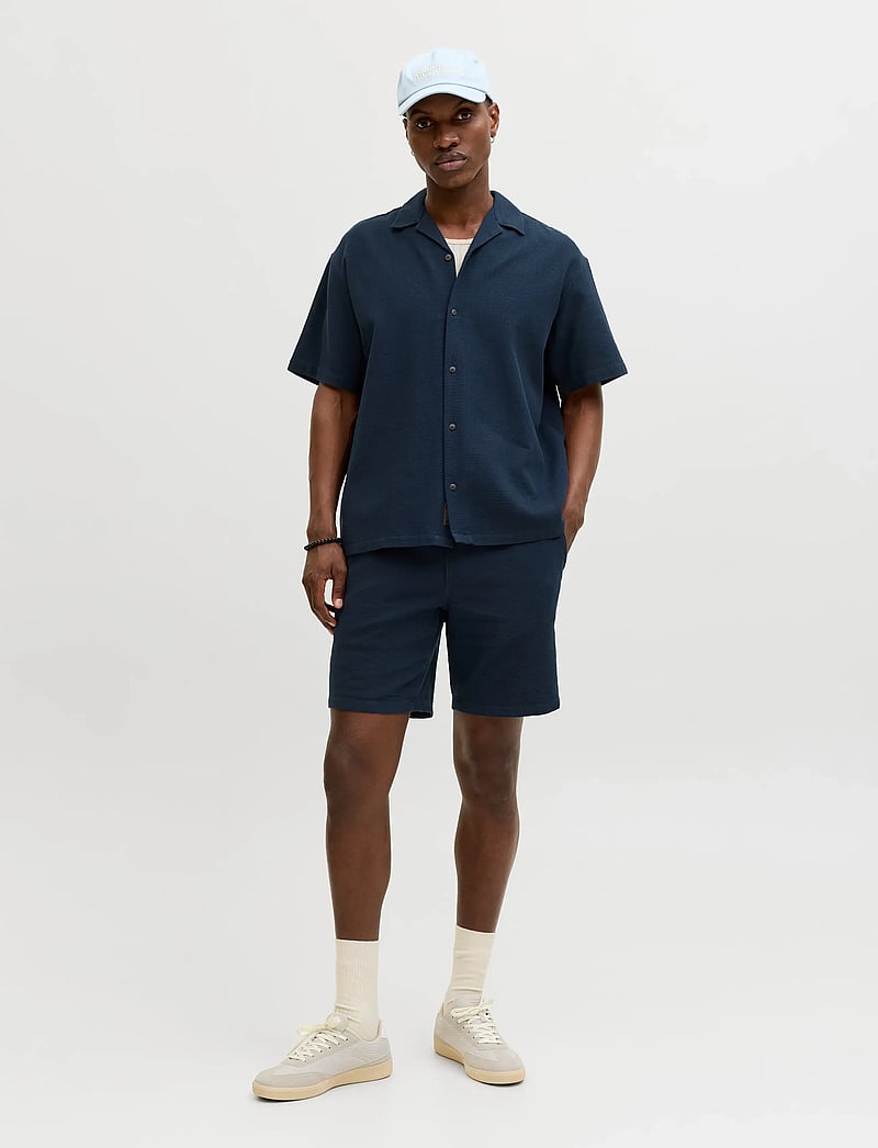 Jack & Jones - JJGLOBAL WAFFLE RESORT SHIRT SS SET MP - kasdienio stiliaus šortai - navy blazer - 0