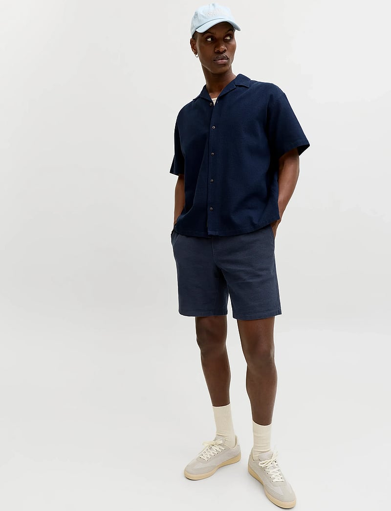 Jack & Jones - JJGLOBAL WAFFLE RESORT SHIRT SS SET MP - kasdienio stiliaus šortai - navy blazer - 4