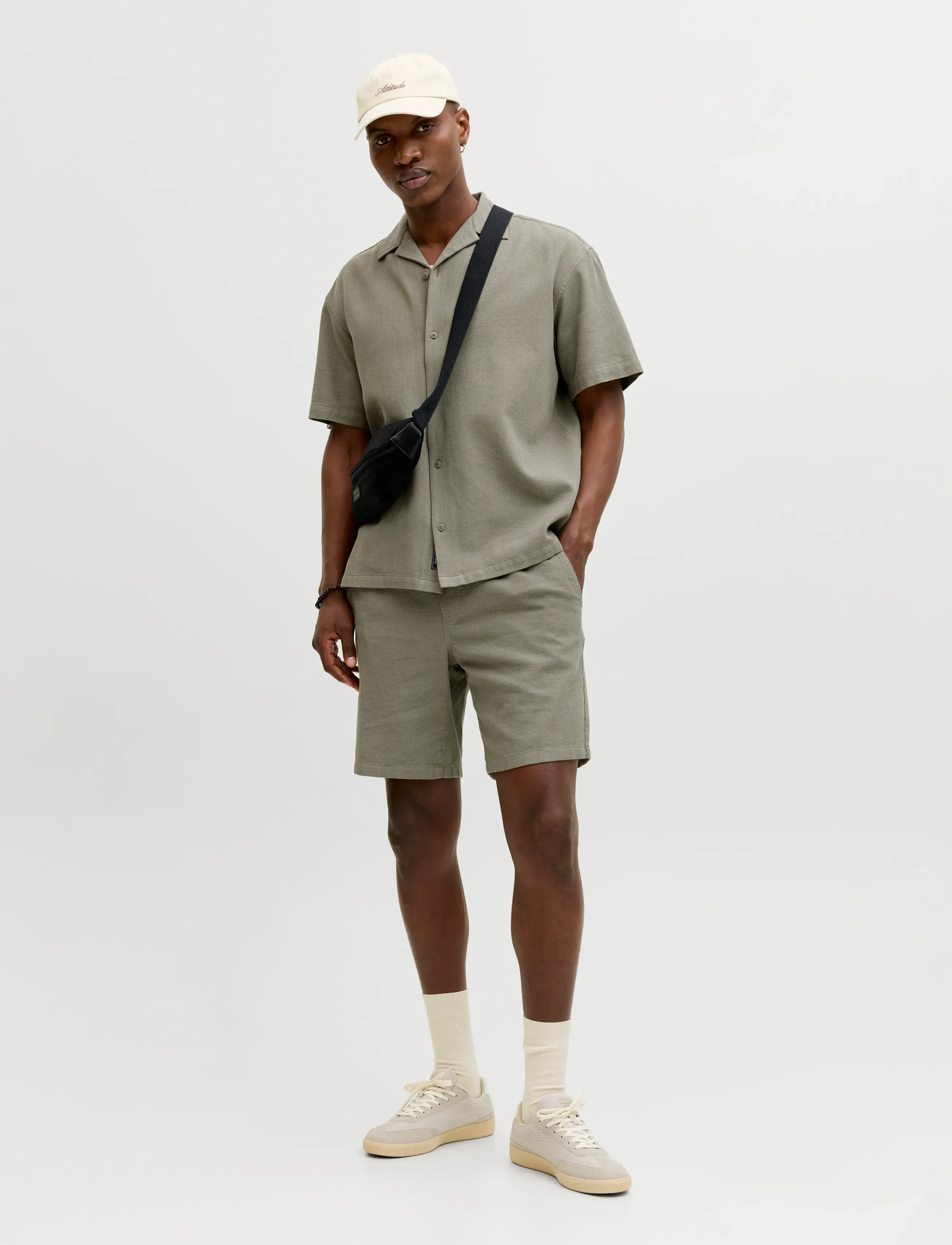 Jack & Jones JJGLOBAL WAFFLE RESORT SHIRT SS SET MP - Shorts - VETIVER / khaki/green