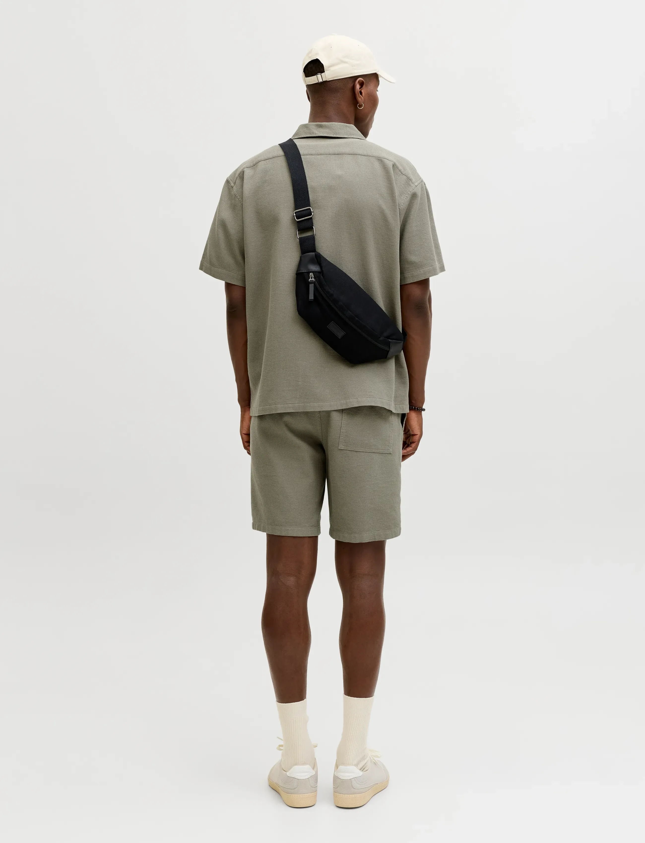 Jack & Jones - JJGLOBAL WAFFLE RESORT SHIRT SS SET MP - casual shorts - vetiver - 3