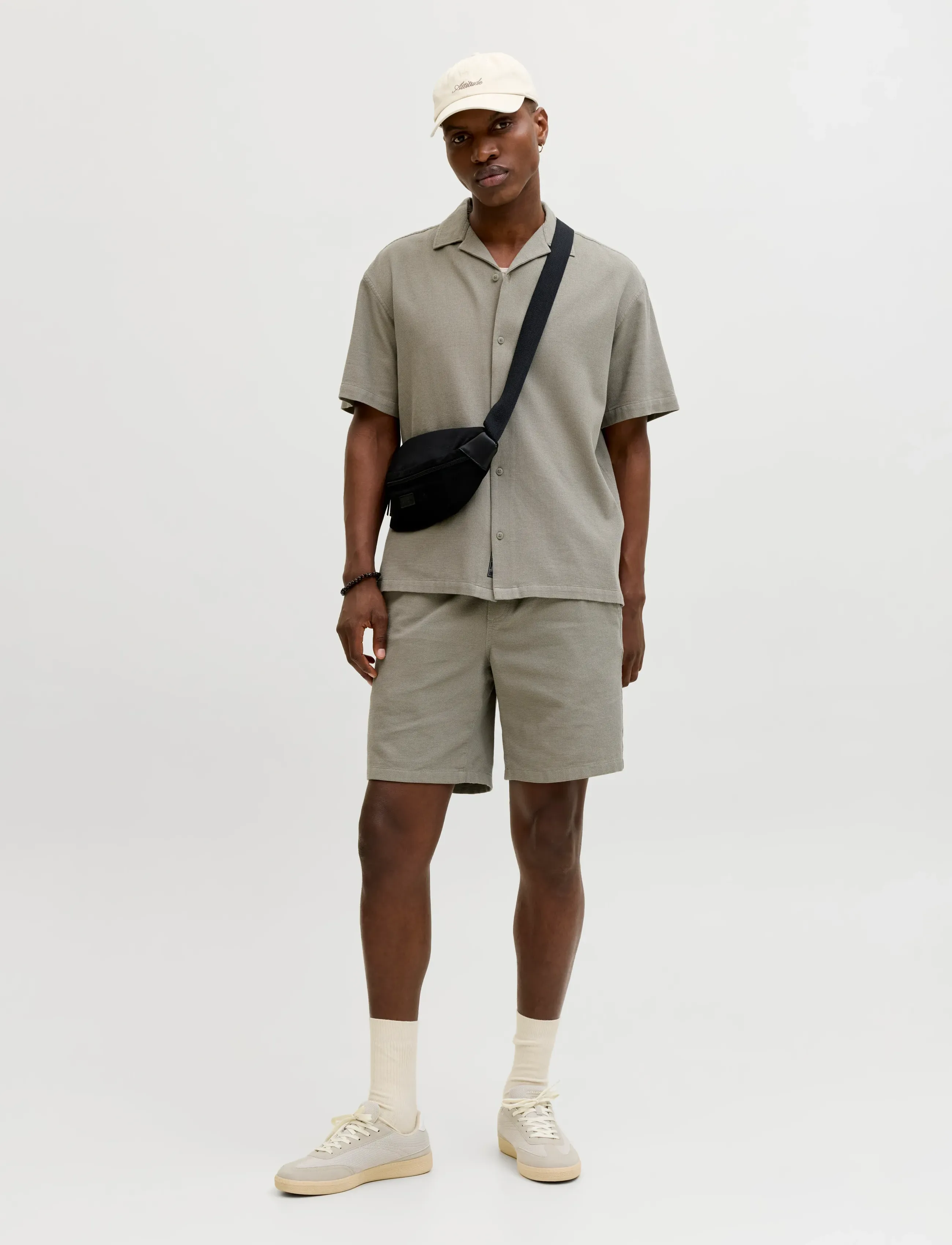 Jack & Jones - JJGLOBAL WAFFLE RESORT SHIRT SS SET MP - casual shorts - vetiver - 4