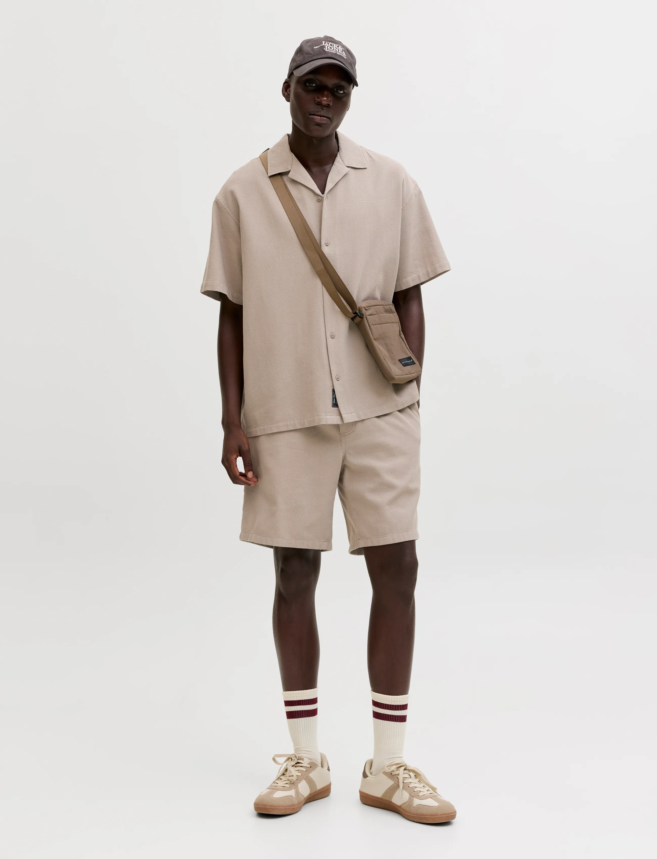 Jack & Jones - JJGLOBAL WAFFLE RESORT SHIRT SS SET MP - casual shorts - vintage khaki - 0