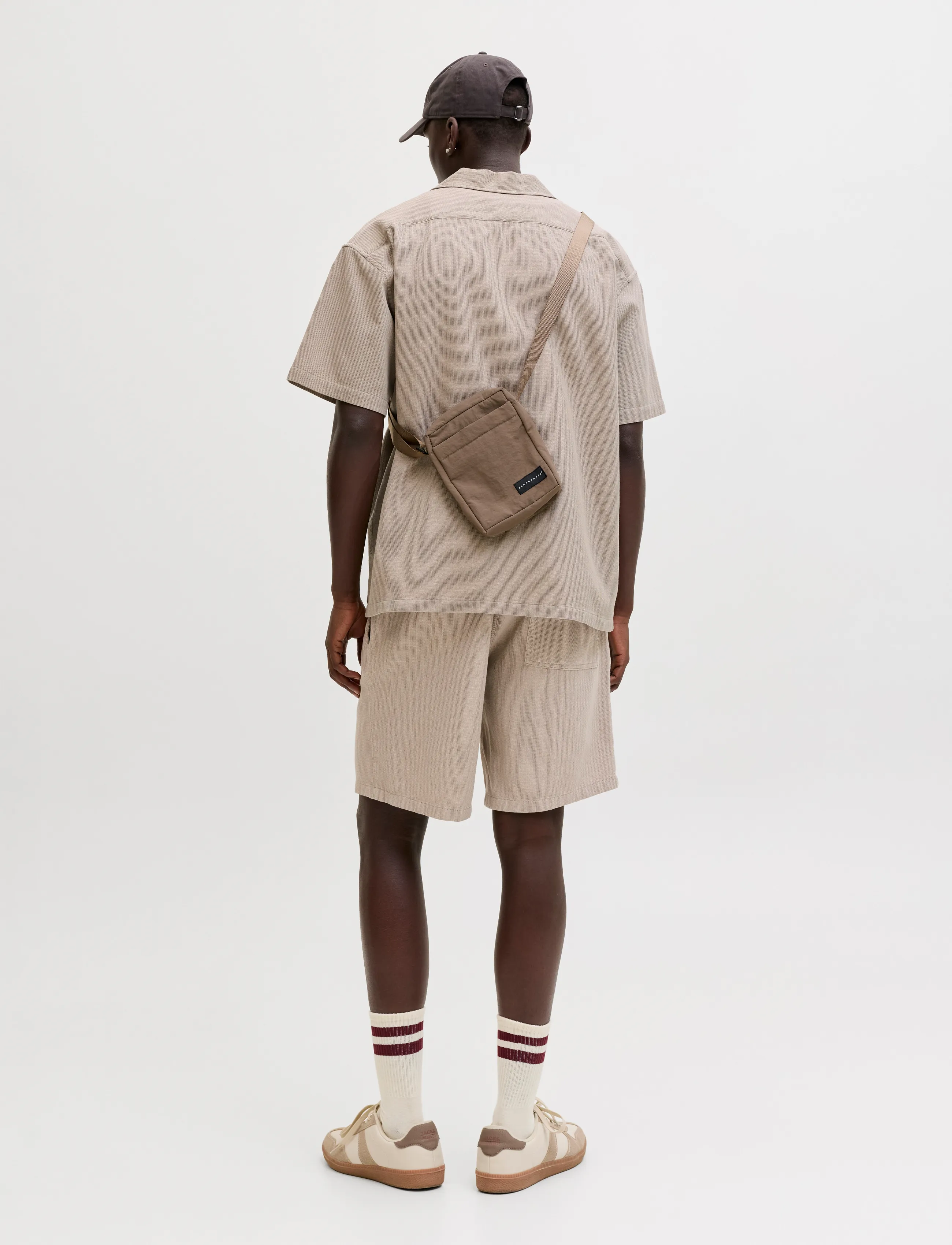 Jack & Jones - JJGLOBAL WAFFLE RESORT SHIRT SS SET MP - casual shorts - vintage khaki - 5