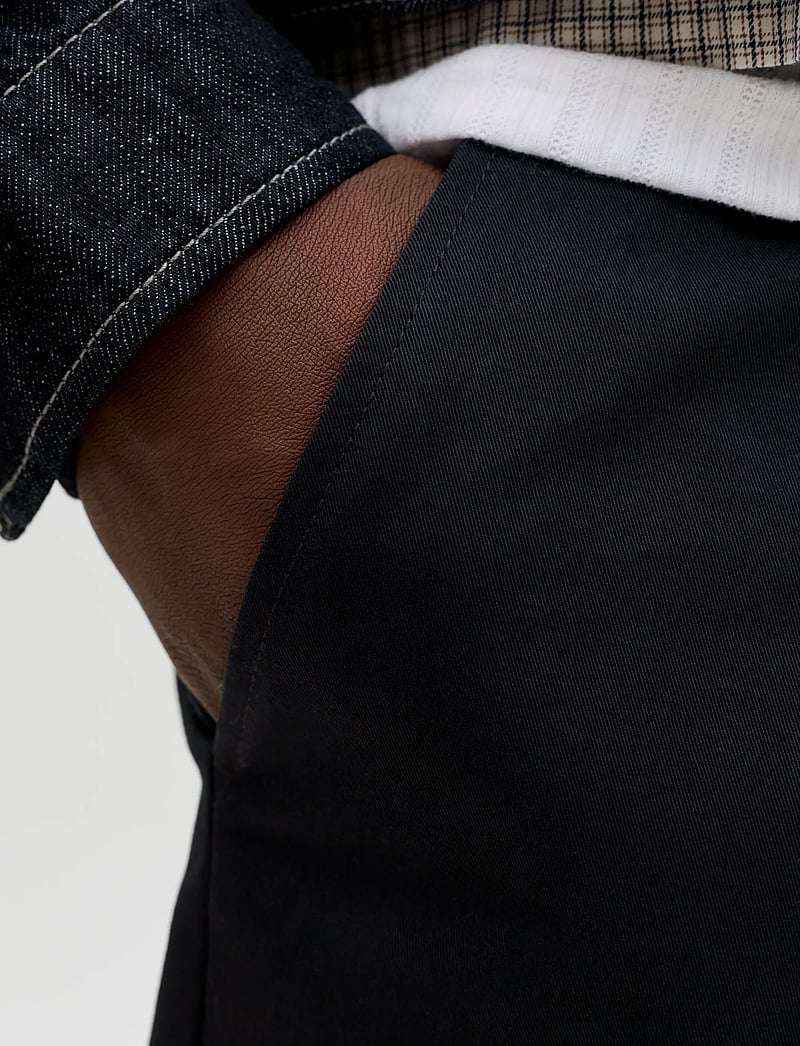 Jack & Jones - JPSTOWEN OTIS CHINO SHORT E STYD SS26 - chinos shorts - black - 5