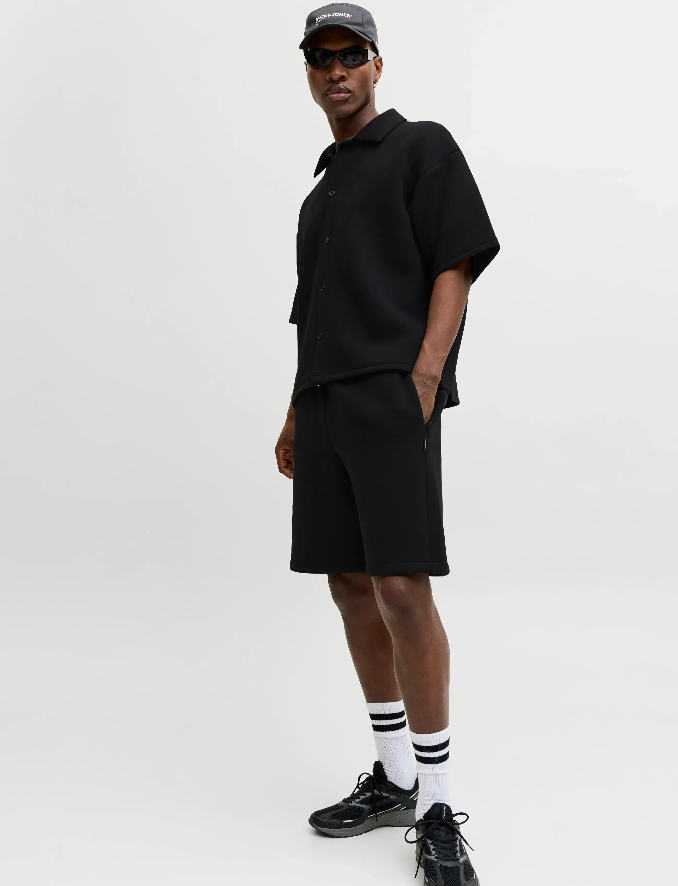 Jack & Jones - JPSTBILL SCUBA SWEAT SHORTS MID - sweatshorts - black - 5