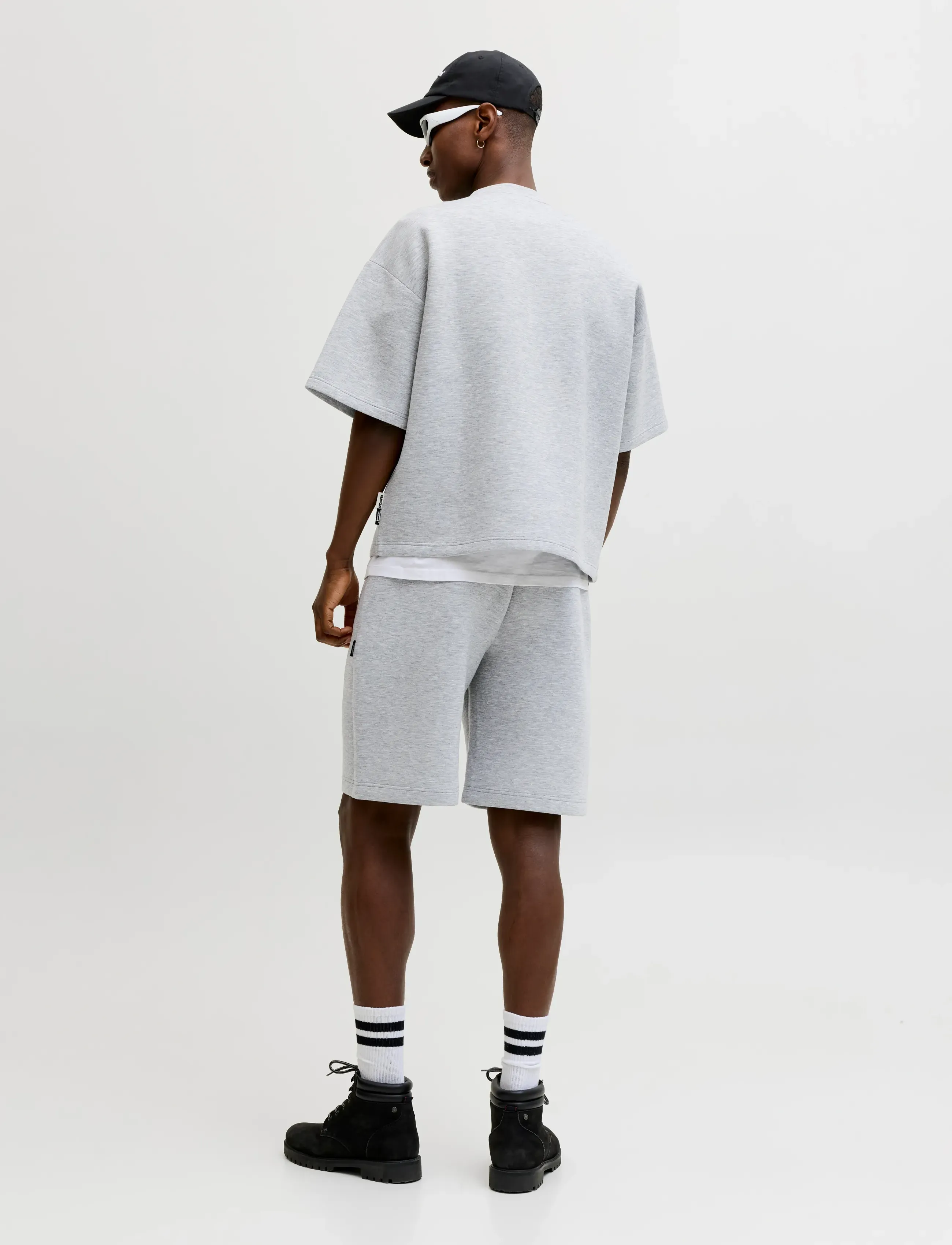 Jack & Jones - JCOBIARRITZ SCUBA SWEAT SS STYD SS26 - kollektioner - light grey melange - 3