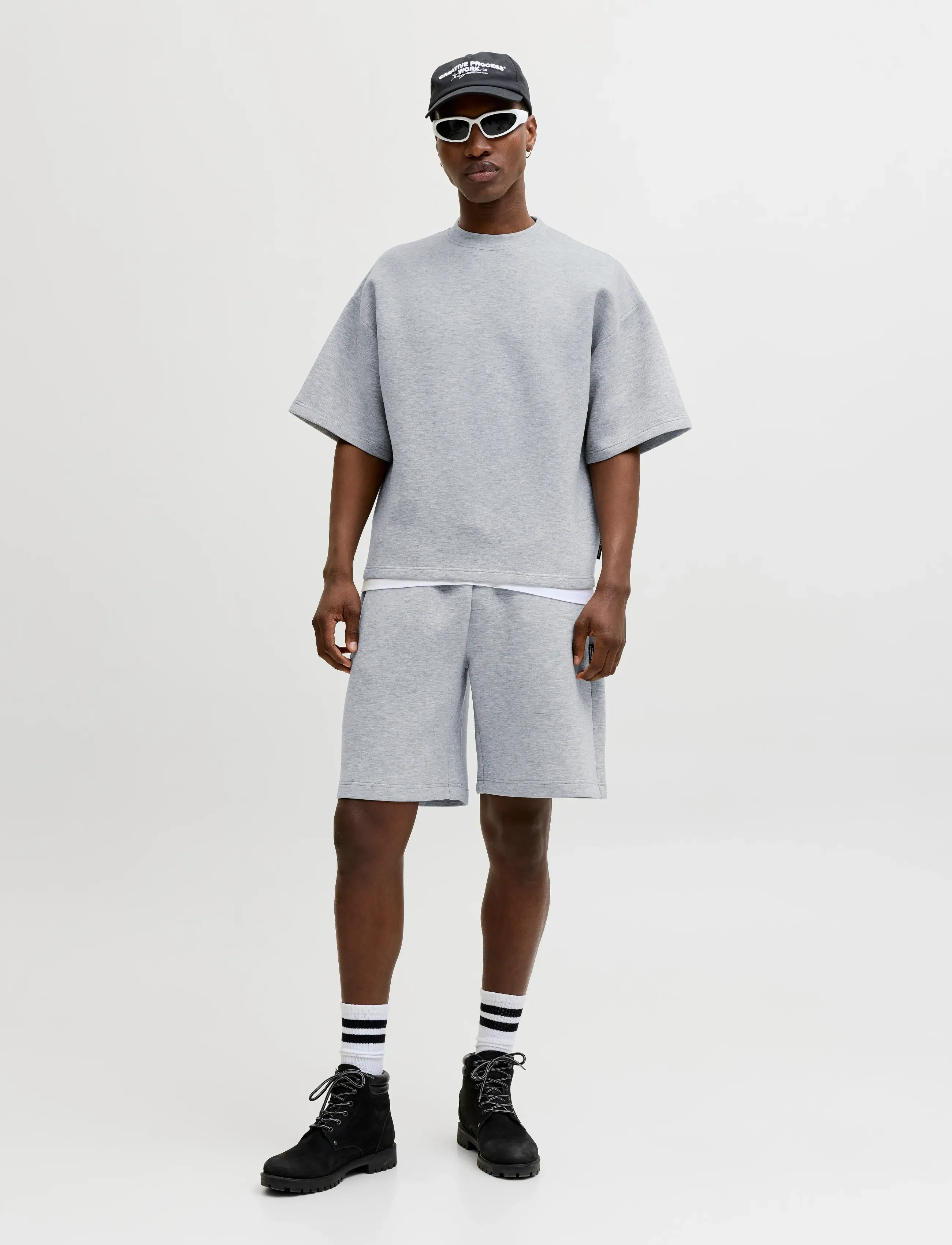 Jack & Jones - JCOBIARRITZ SCUBA SWEAT SS STYD SS26 - kollektioner - light grey melange - 4