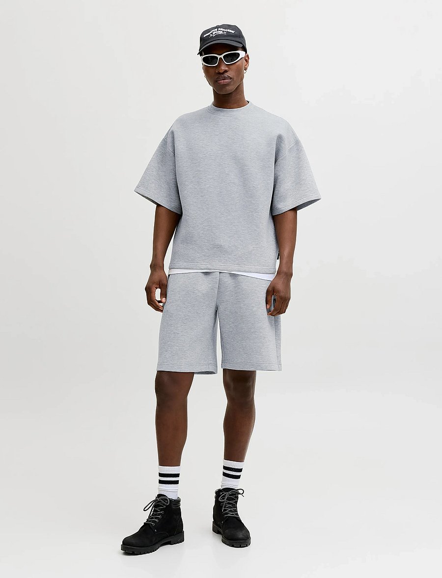 Jack & Jones - JCOBIARRITZ SCUBA SWEAT SS STYD SS26 - kollektioner - light grey melange - 4