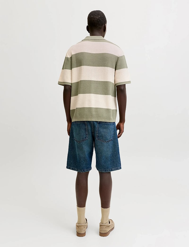 Jack & Jones - JORLIAM KNIT STRIPE SPLIT NECK STYD SS26 - strikkede poloer - sea salt - 3