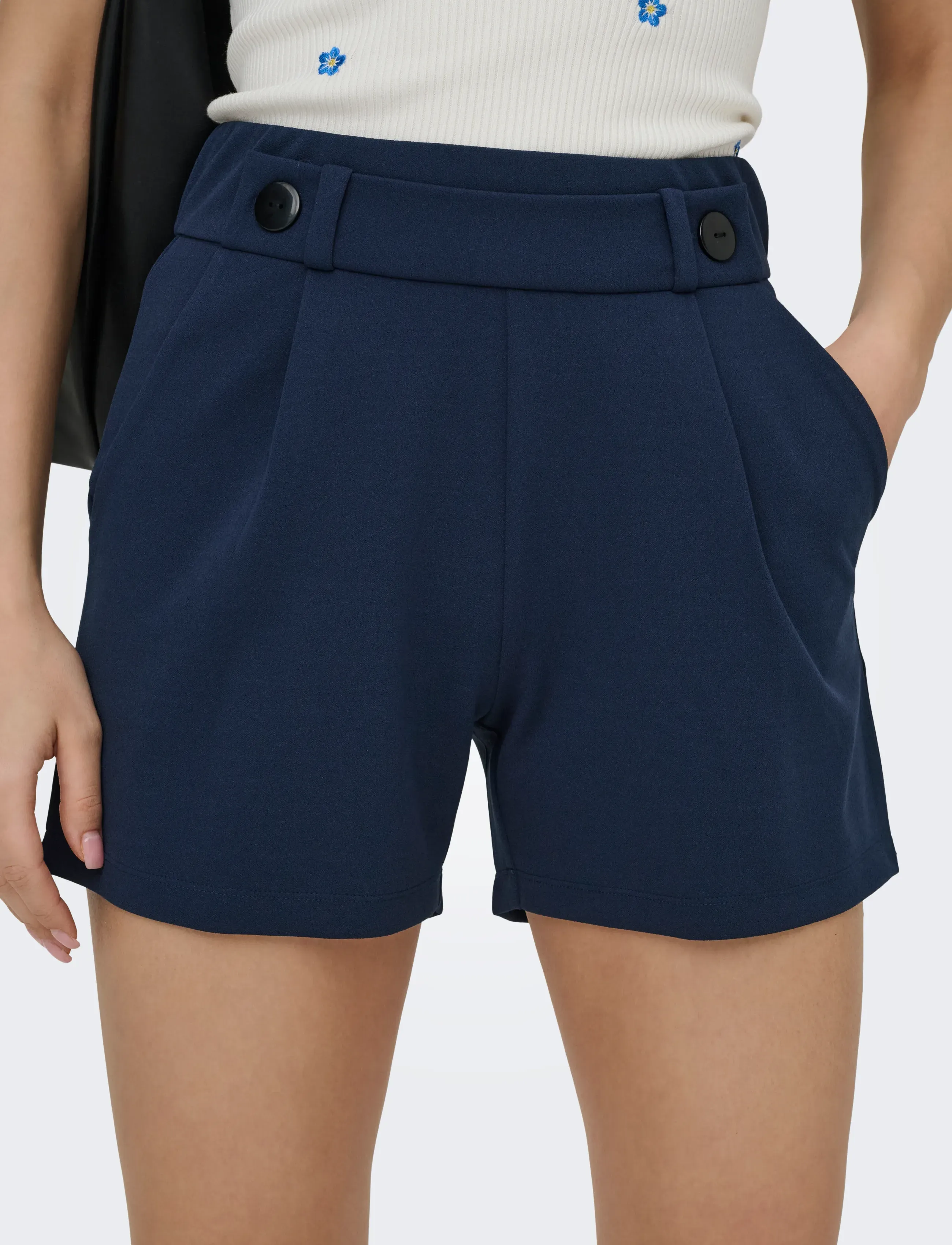 JDY - JDYGEGGO LIFE  SHORTS JRS NOOS - casual shorts - black iris - 5