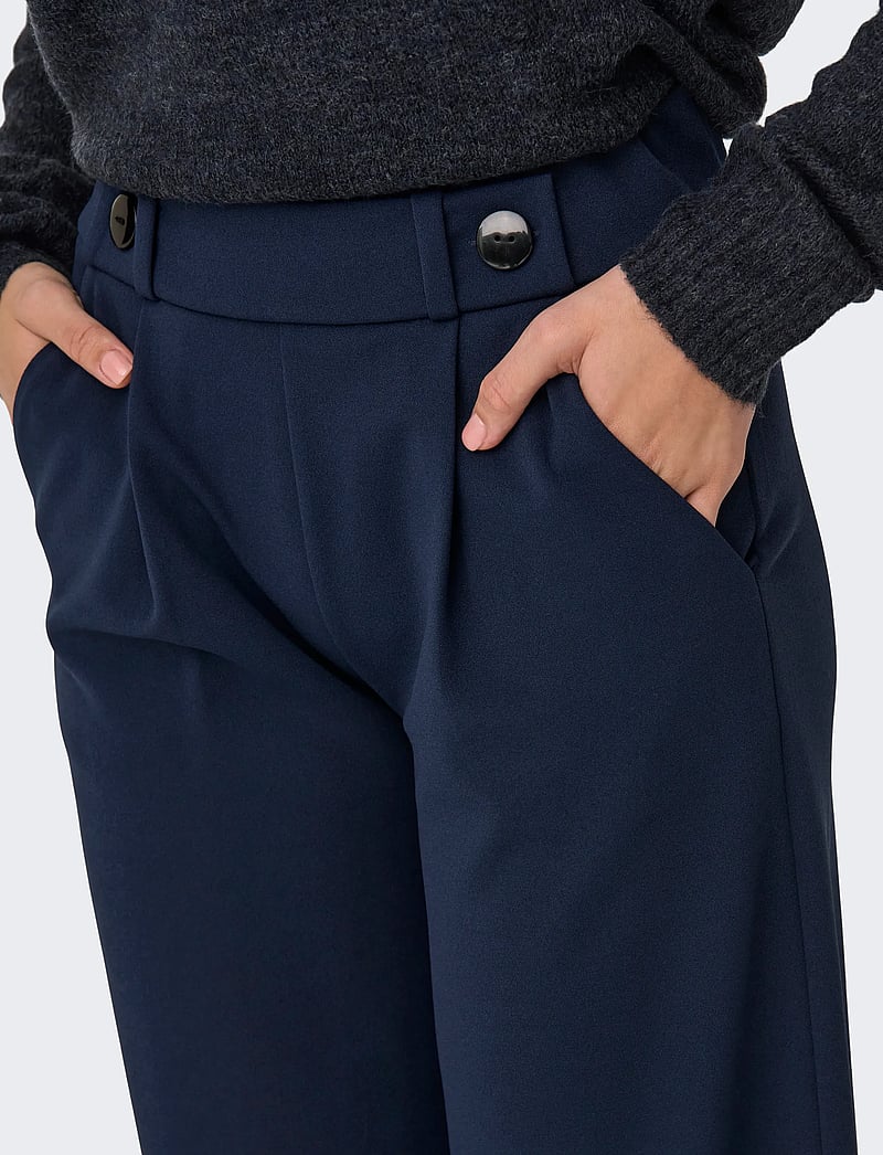 JDY - JDYGEGGO LIFE NEW ANCLE PANTS JRS NOOS - culottes - black iris - 5