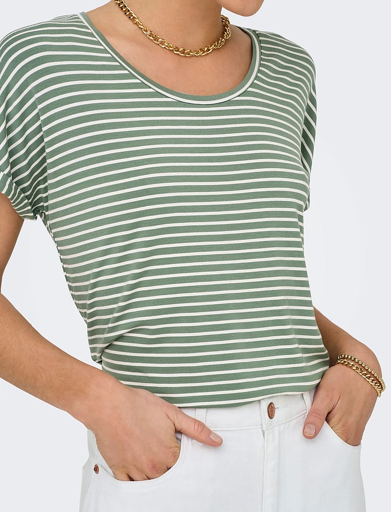 JDY - JDYSISSY S/S O-NECK TOP JRS NOOS - t-shirts - sea spray - 5