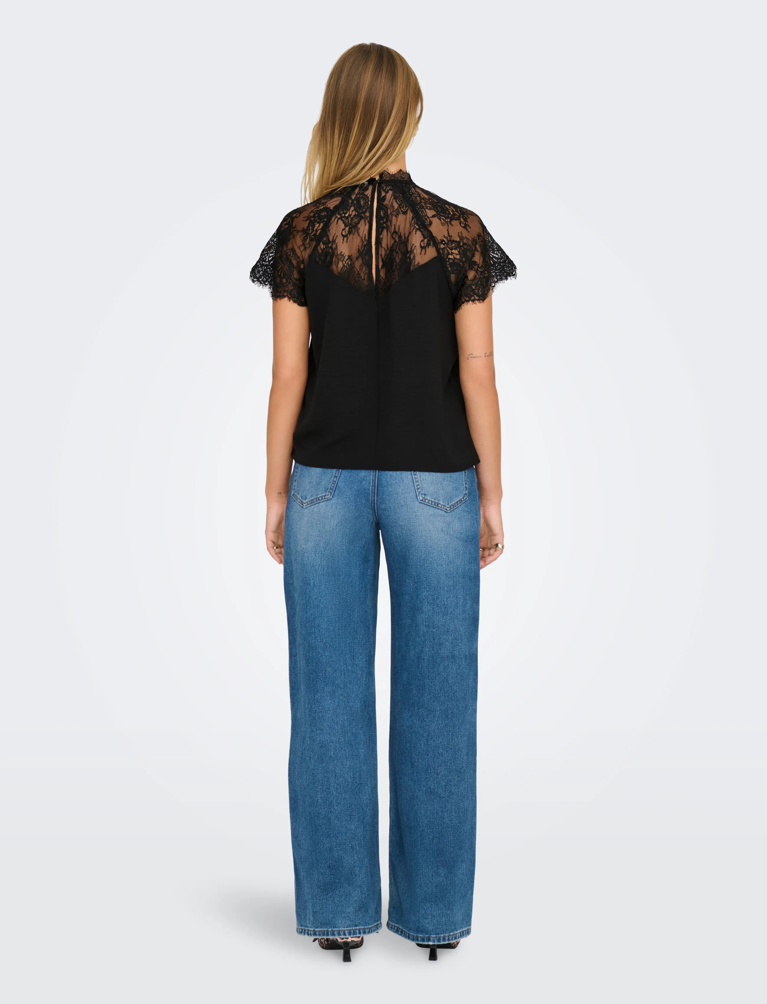 JDY Jdylion S/S Lace Top Wvn Dia toppar dam – bild 2