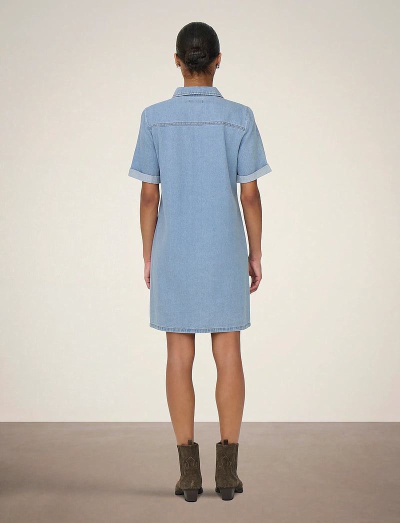 JDY - JDYESMEE SS BUTTON DRESS DNM - skjortekjoler - light blue denim - 3