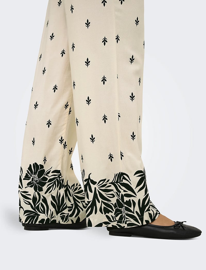 JDY - JDYMAGGIE LIFE MW WIDE PANT WVN - hosen mit weitem bein - sandshell - 4