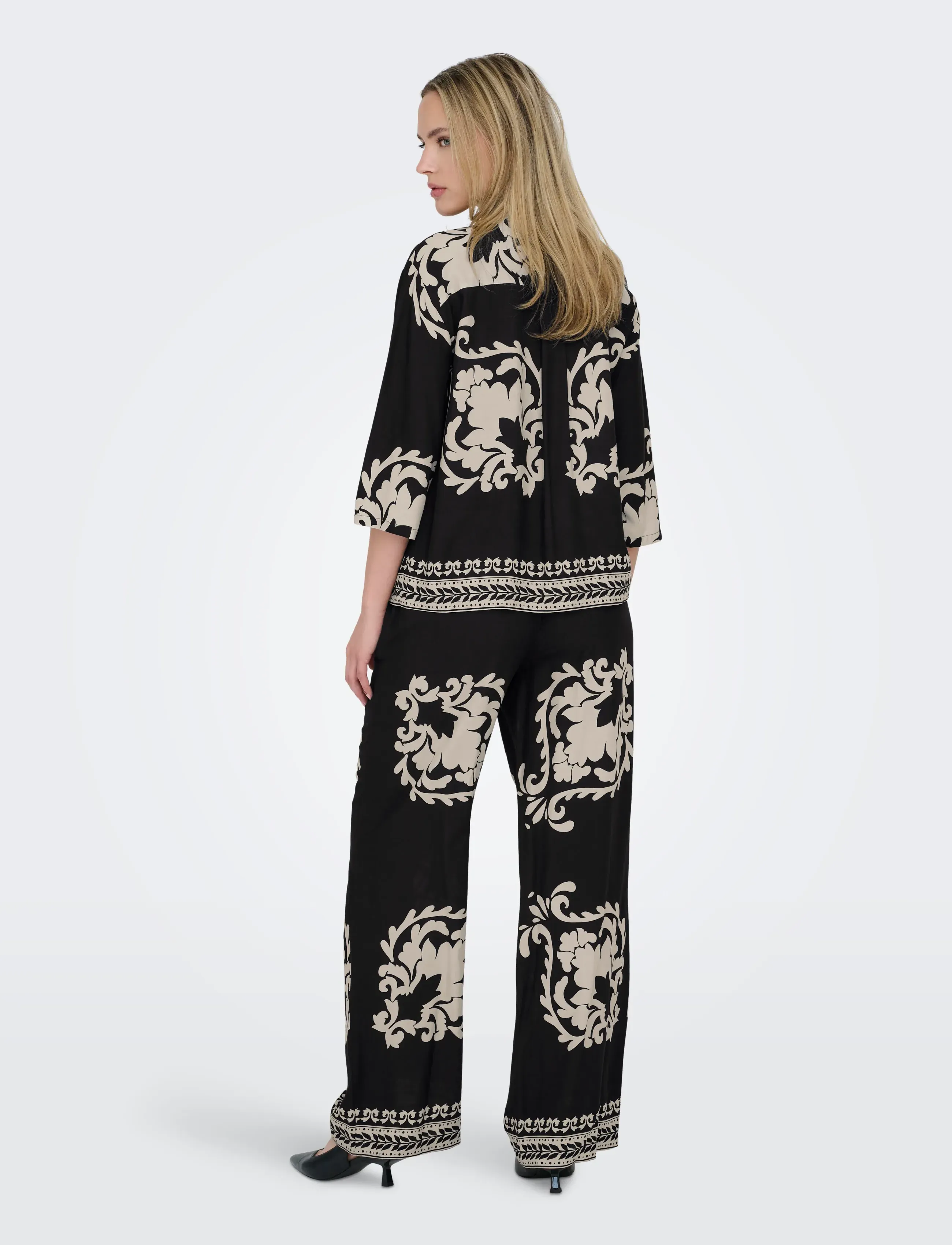 JDY - JDYMAGGIE LIFE LOOSE 3/4 SHIRT WVN - black - 3