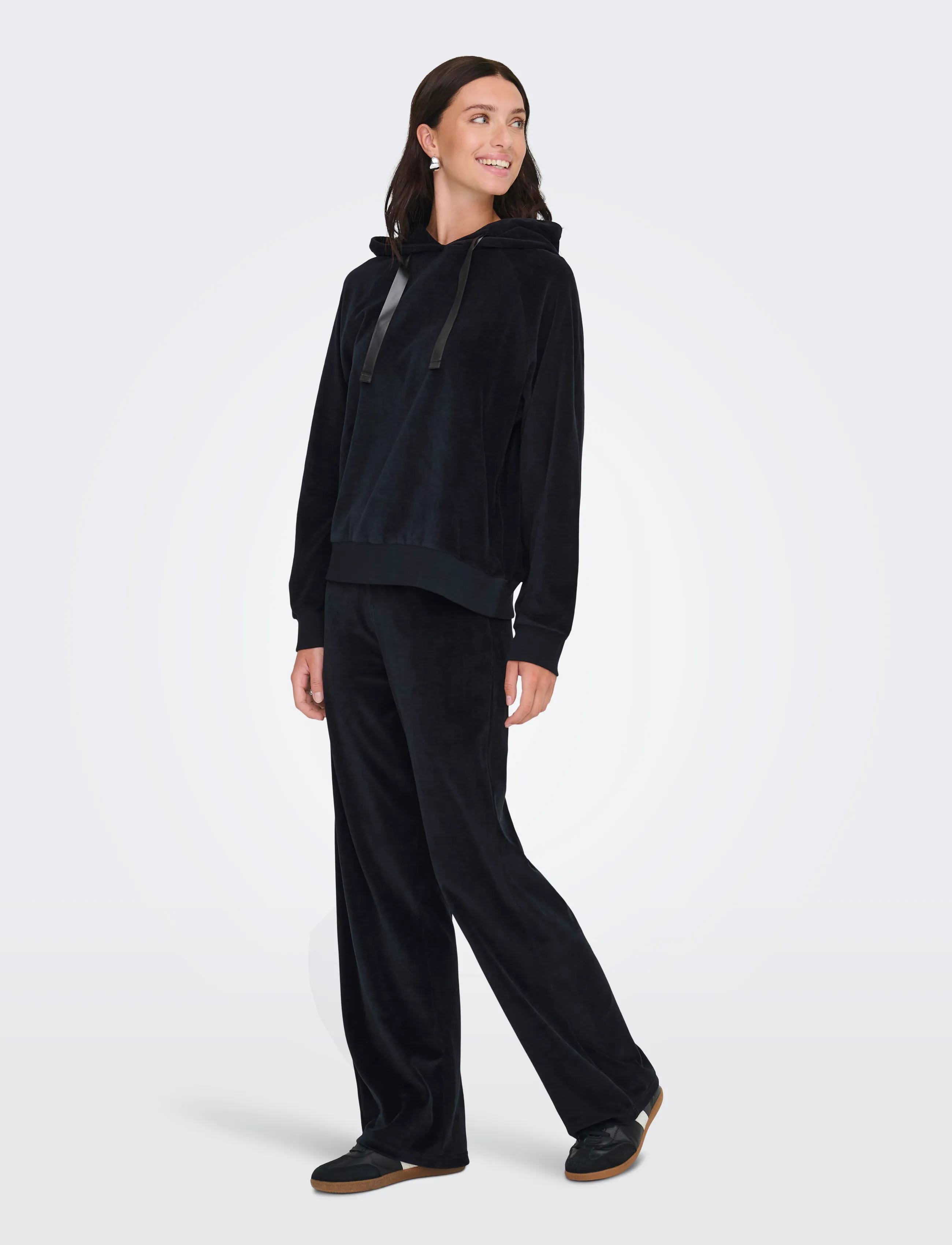 JDY - JDYVIDA L/S VELVET HOODIE TOP JRS DIA - kapuzenpullover - black - 4