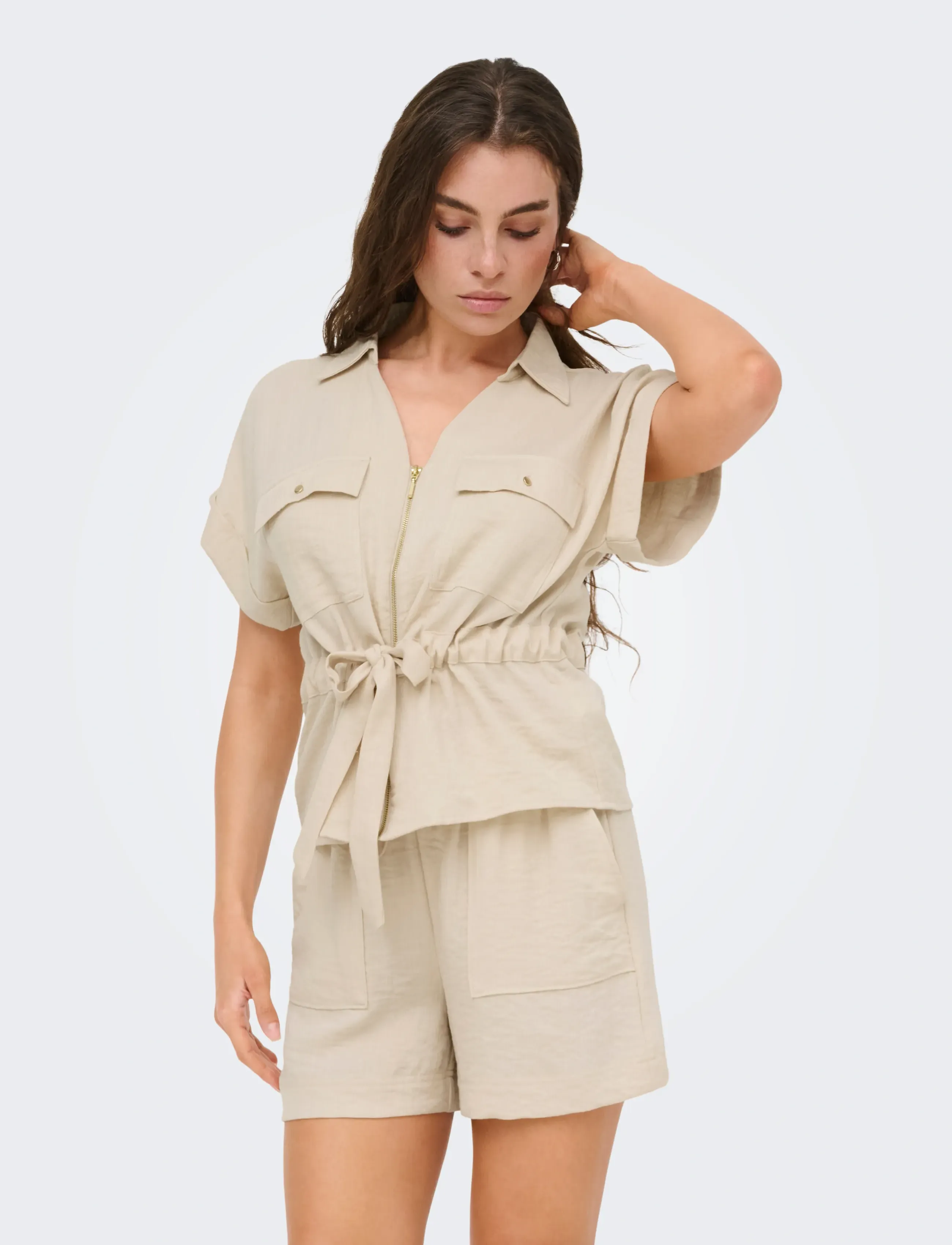 JDY JDYMILLE S/S ZIP SHIRT WVN NOOS - Blusar & Skjortor - SANDSHELL / beige