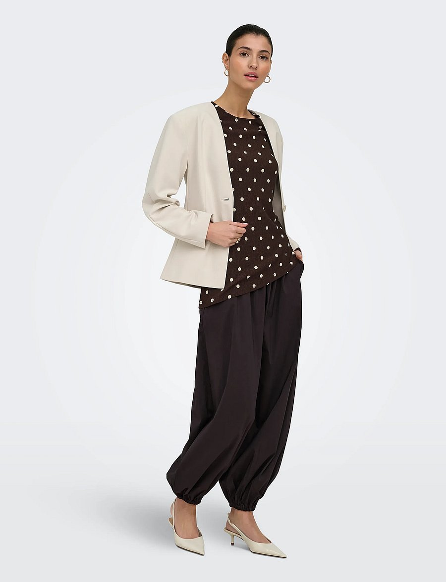 JDY - JDYDEBBIE S/S ASYMMETRICAL TOP JRS DIA - t-shirts - coffee bean - 4